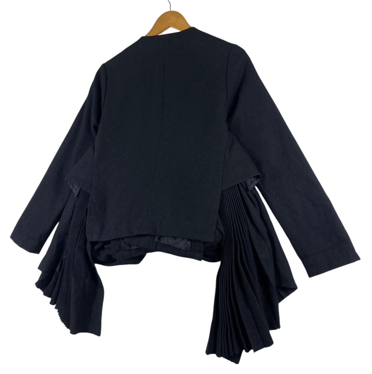 Yohji Yamamoto 💥YOHJI YAMAMOTO FEMME SCULPTURAL PLEATED JACKET AW17 RUNAWAY Size S / US 4 / IT 40 - 10 Thumbnail