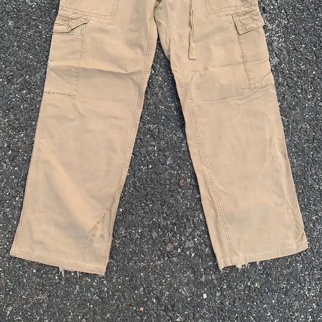 Levi's Vintage Clothing Levi’s Utility Faded Tactical Cargo Levis Easy Pants Size US 30 / EU 46 - 4 Thumbnail