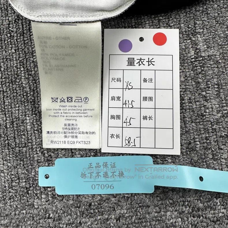 Louis Vuitton Louis Vuitton Shoulder decoration presbyopic full logo sho Size US XS / EU 42 / 0 - 6 Thumbnail