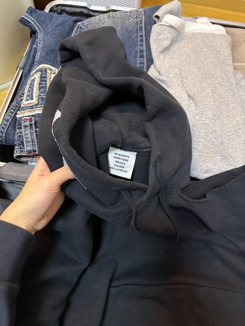 Vetements Vetements SS18 Main storyline off-shoulder hoodie Size US XS / EU 42 / 0 - 3 Thumbnail