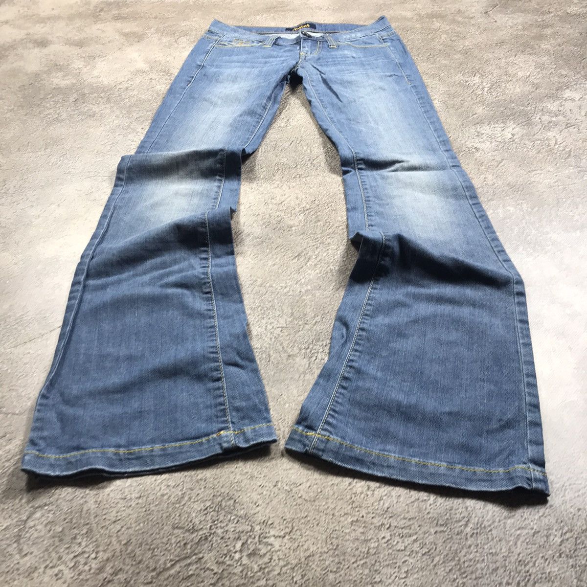 Vintage Vintage Y2K Distressed Flared Jeans Grunge Thrashed Baggy 27 Size 27" / US 4 / IT 40 - 1 Thumbnail