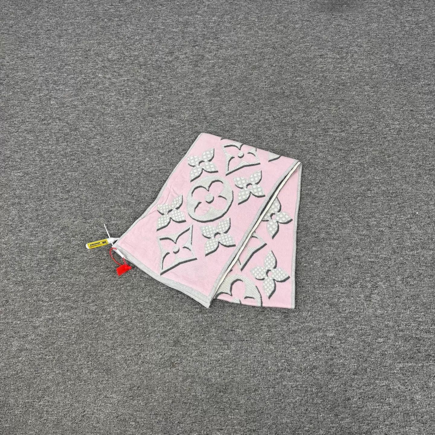 Louis Vuitton LV Scarf Pink-Gray Colorblocked Big Logo Wool 99 New Size ONE SIZE - 2 Thumbnail