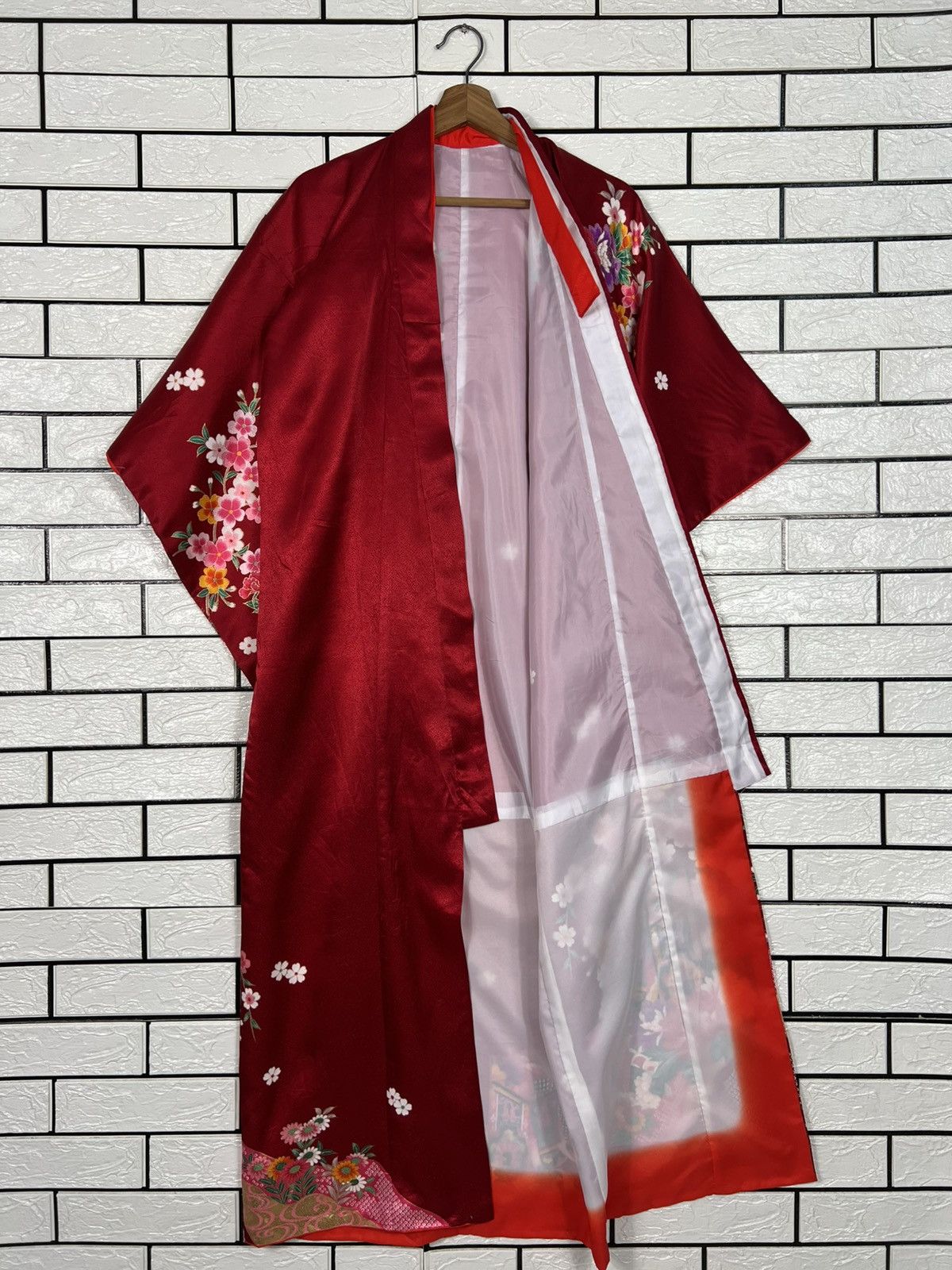 Japanese Brand Embroidered Gosho Guruma Sakura Floral Kimono #4151-C190 Size ONE SIZE - 9 Thumbnail