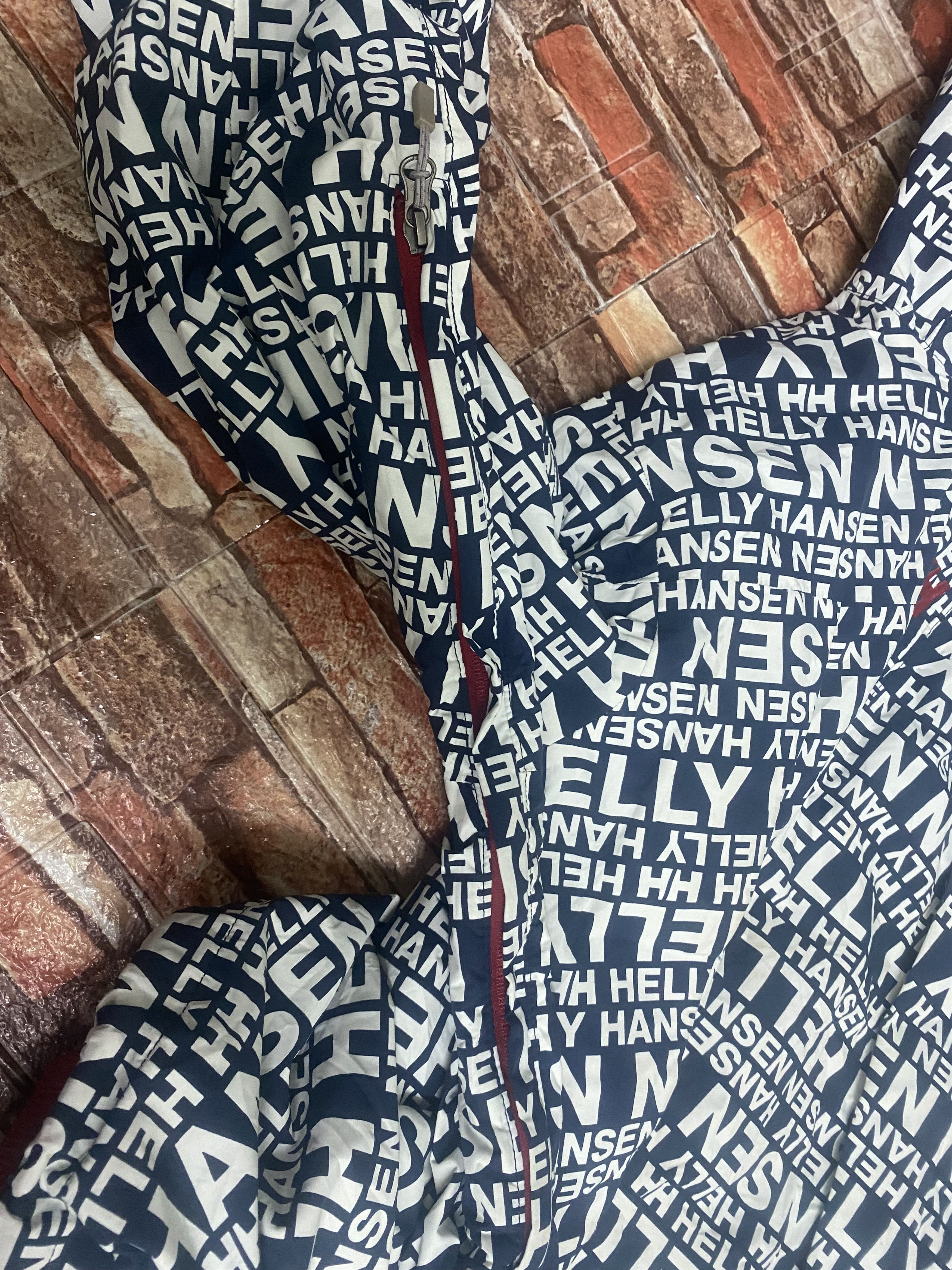 Helly Hansen Rare Helly Hansen Full Print Water Proof Hoodie Size US L / EU 52-54 / 3 - 9 Thumbnail
