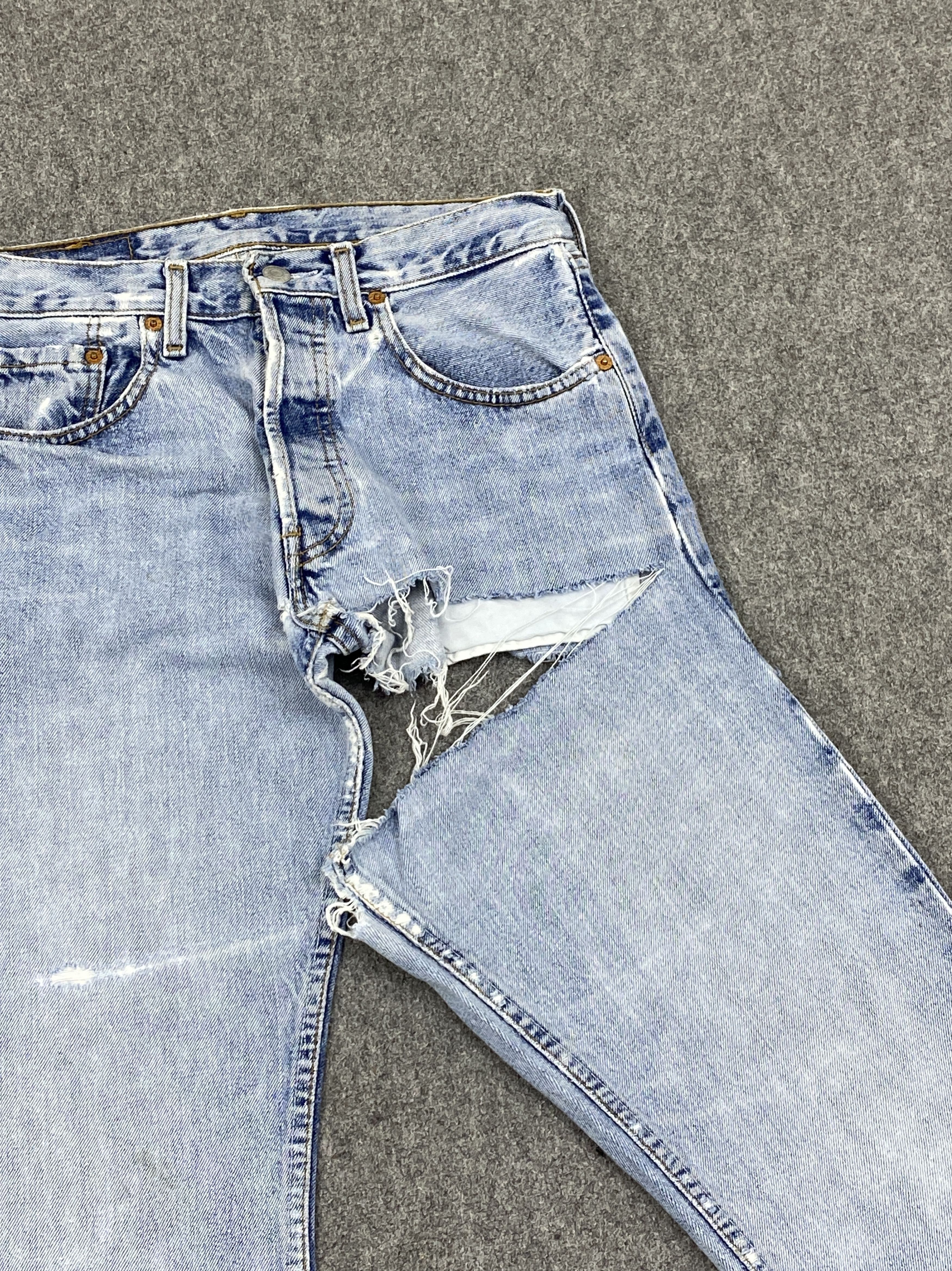 Levi's Vintage Levis 501 Distressed Jeans DP2740 Size US 29 - 14 Thumbnail