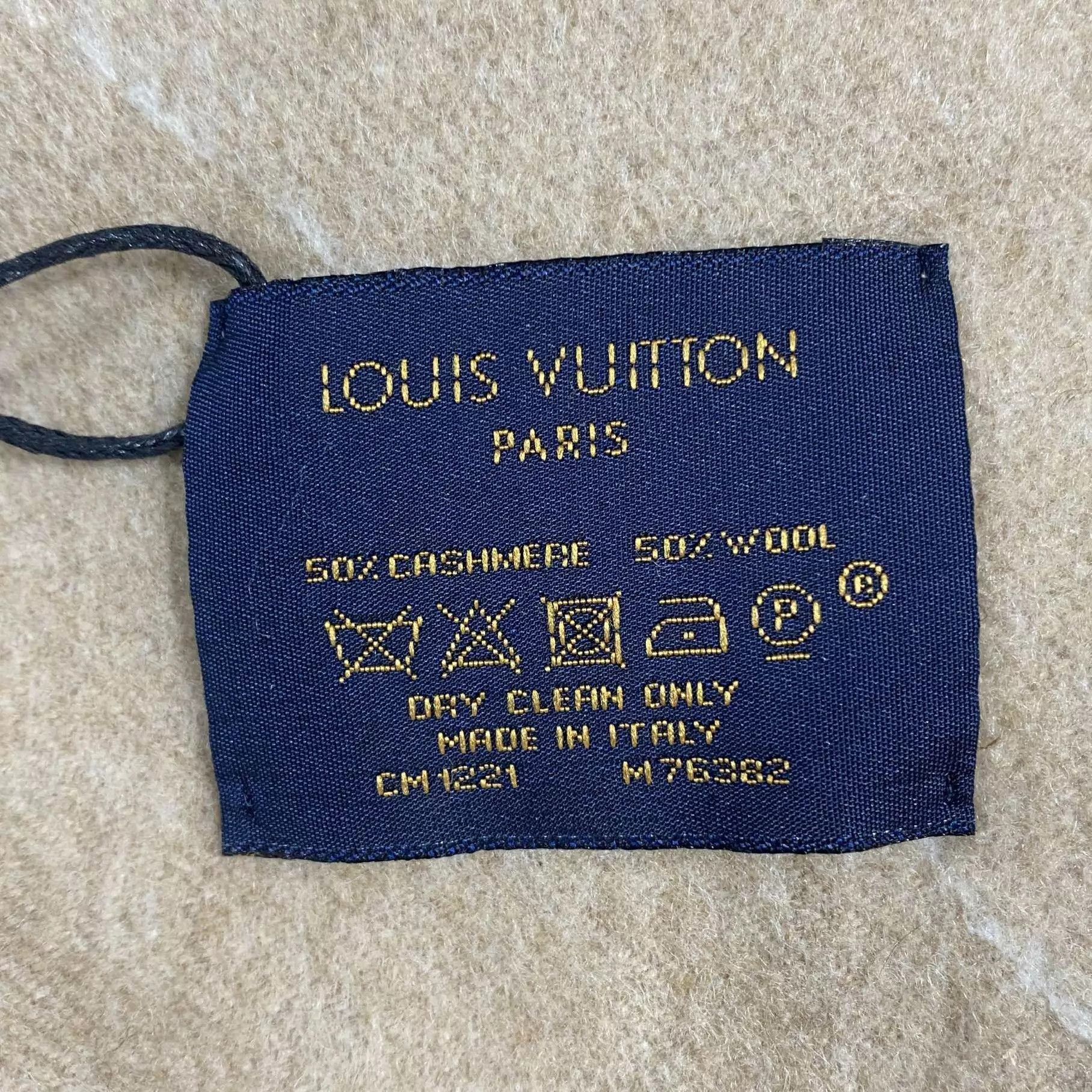 Louis Vuitton LV all-over print Milky Tea cashmere/wool scarf 99 new Size ONE SIZE - 3 Thumbnail