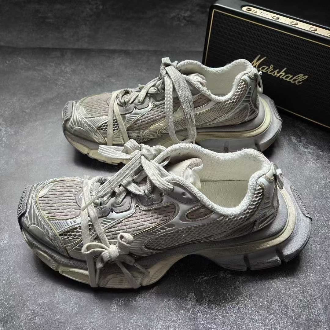 Balenciaga Balenciaga Beige Lowtop Sneakers XXXL Men Size US 10 / EU 43 - 1 Thumbnail