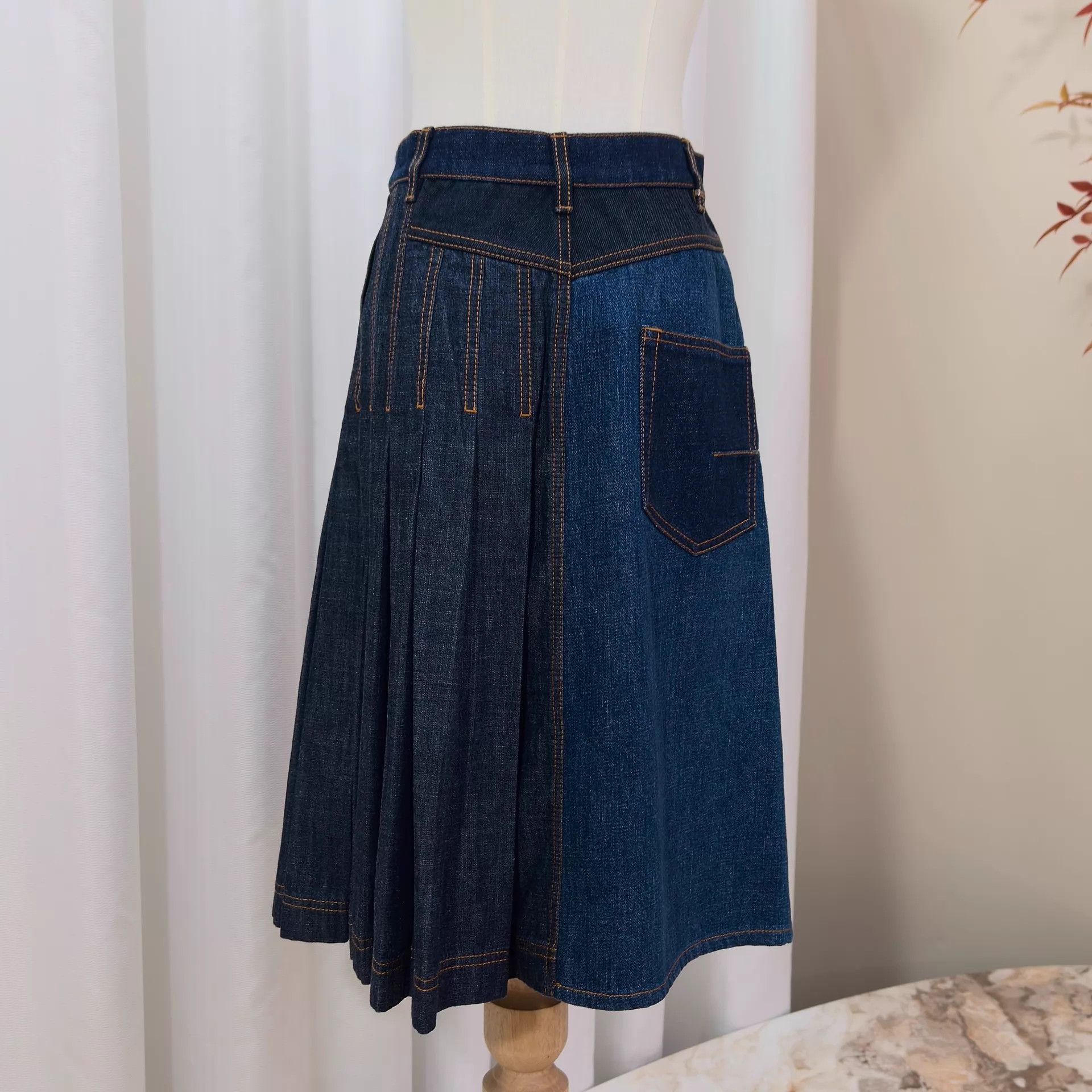 Dior DIOR Color Blocked Pleated Buttoned Denim Skirt Size 34 Size 25" / US 0 / IT 36 - 4 Thumbnail