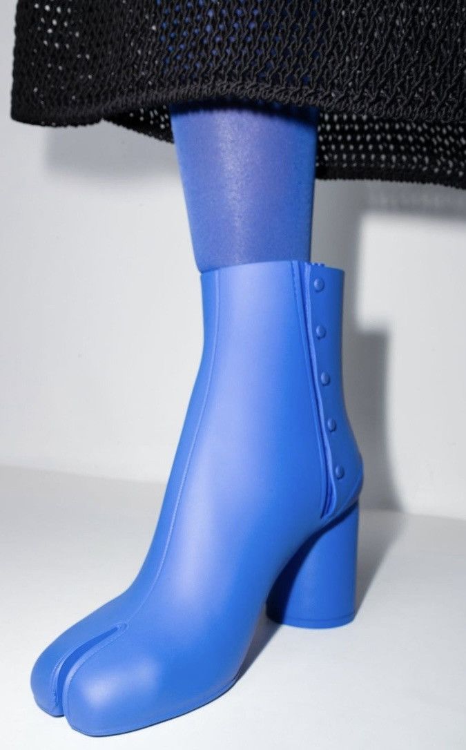 Maison Margiela MM22 Tabi Rubber ankle boots Size US 7 / IT 37 - 7 Thumbnail