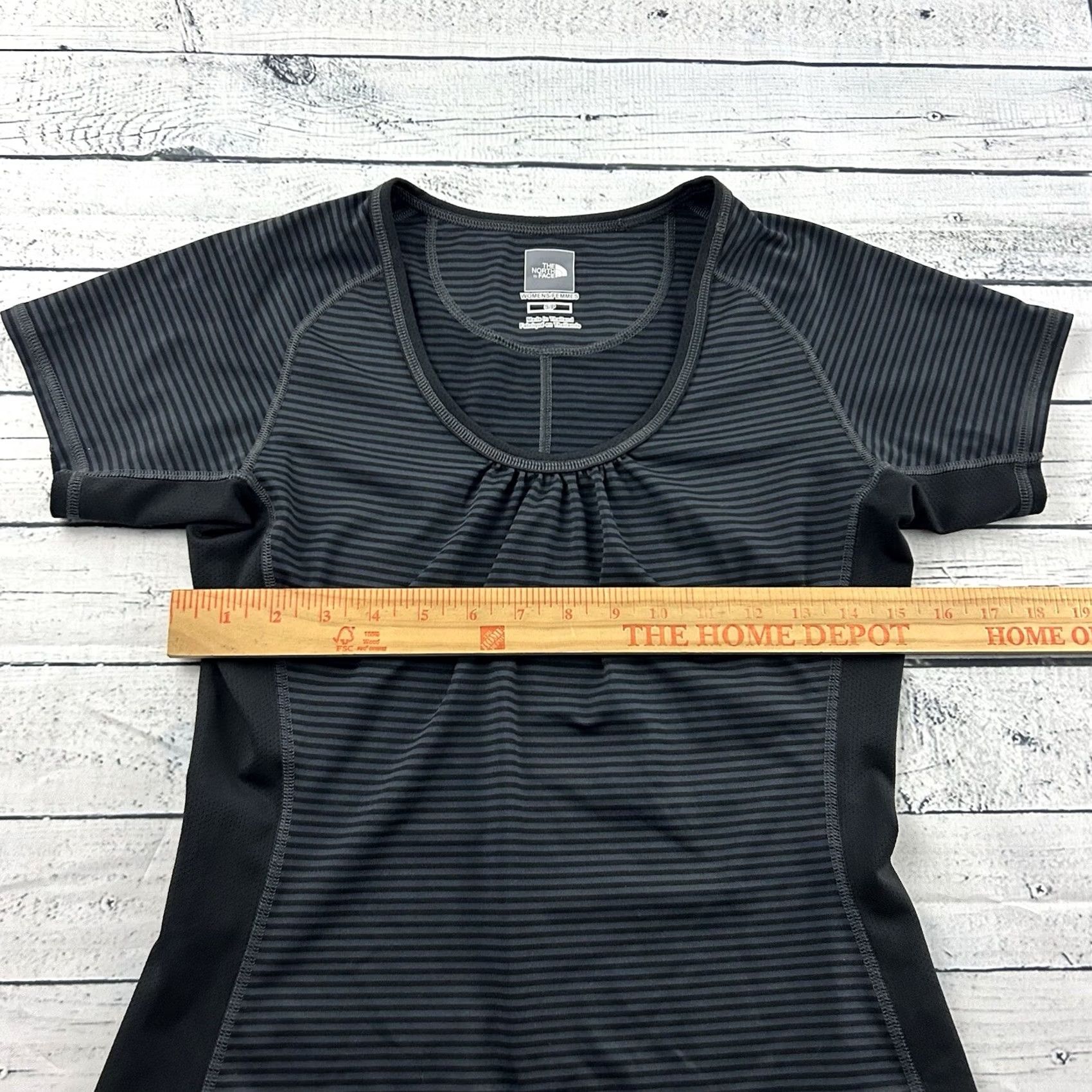 The North Face The North Face VaporWick Striped Short Sleeve T Shirt Women's Small Black Gray Size S / US 4 / IT 40 - 5 Thumbnail