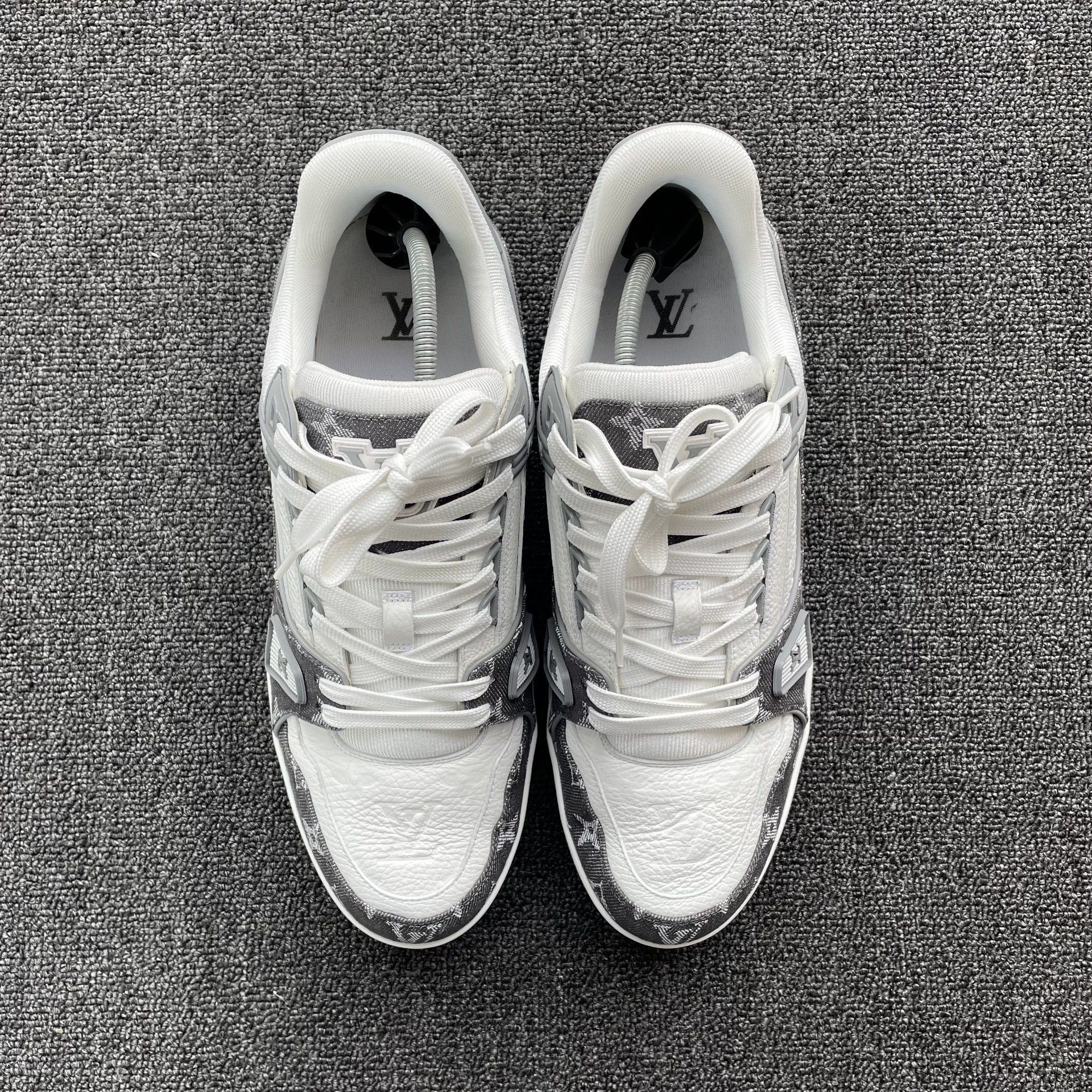 Louis Vuitton LV Trainer 99 new off-white unisex size 43 Size US 10 / EU 43 - 2 Thumbnail