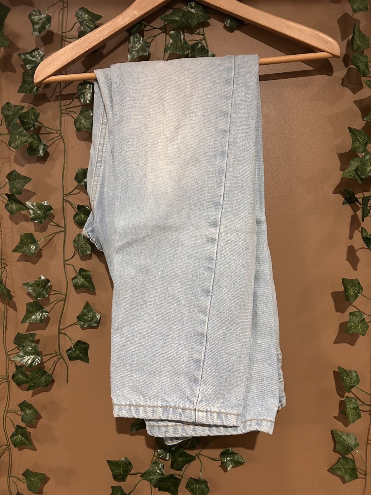 Boohoo Light Washed Loose Fit Jeans Size US 28 / EU 44 - 2 Thumbnail