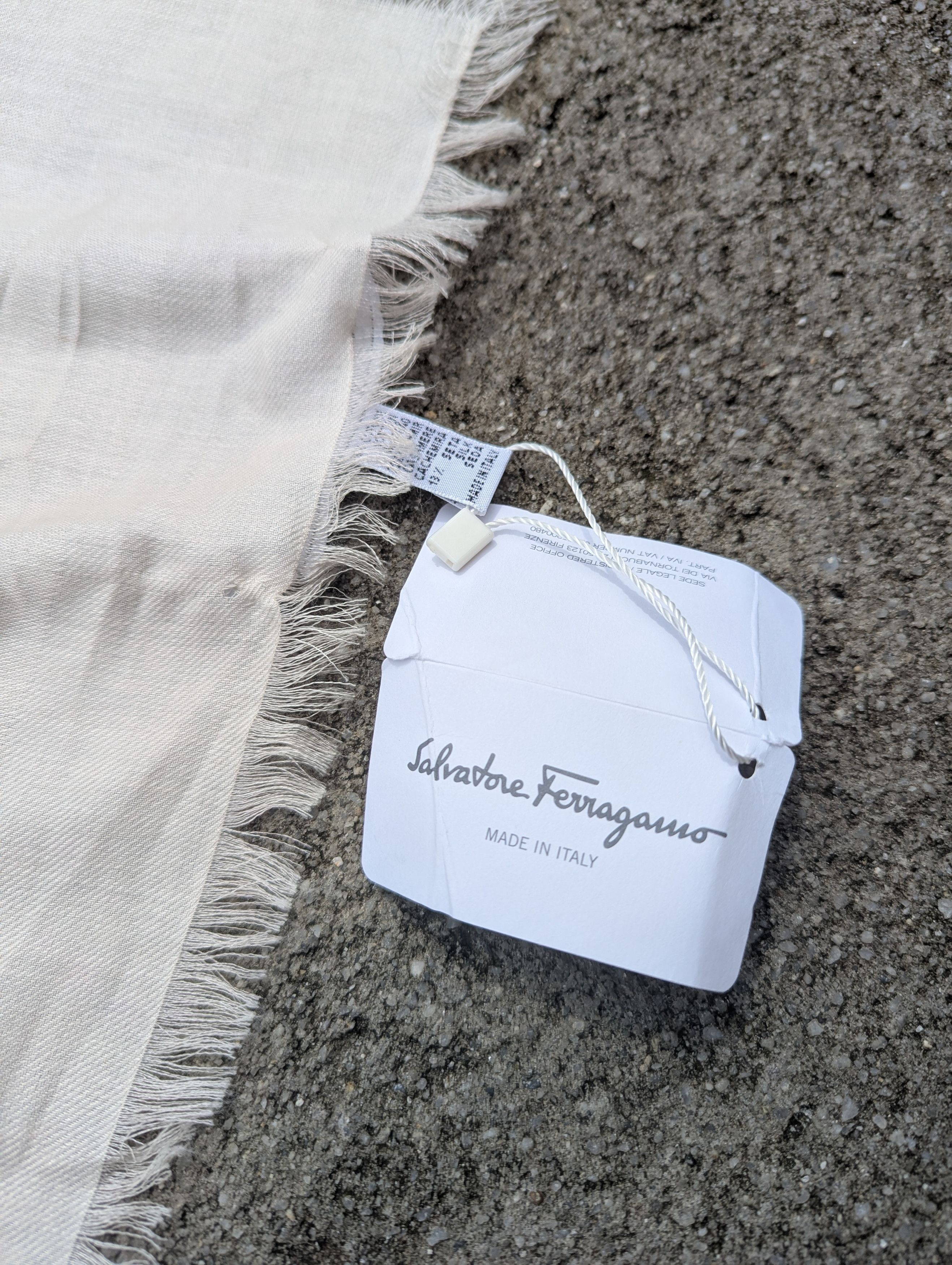 Salvatore Ferragamo 🔥FREE SHIPPING🔥Salvatore Ferragamo Gancini Monogram Scarve Size ONE SIZE - 5 Thumbnail