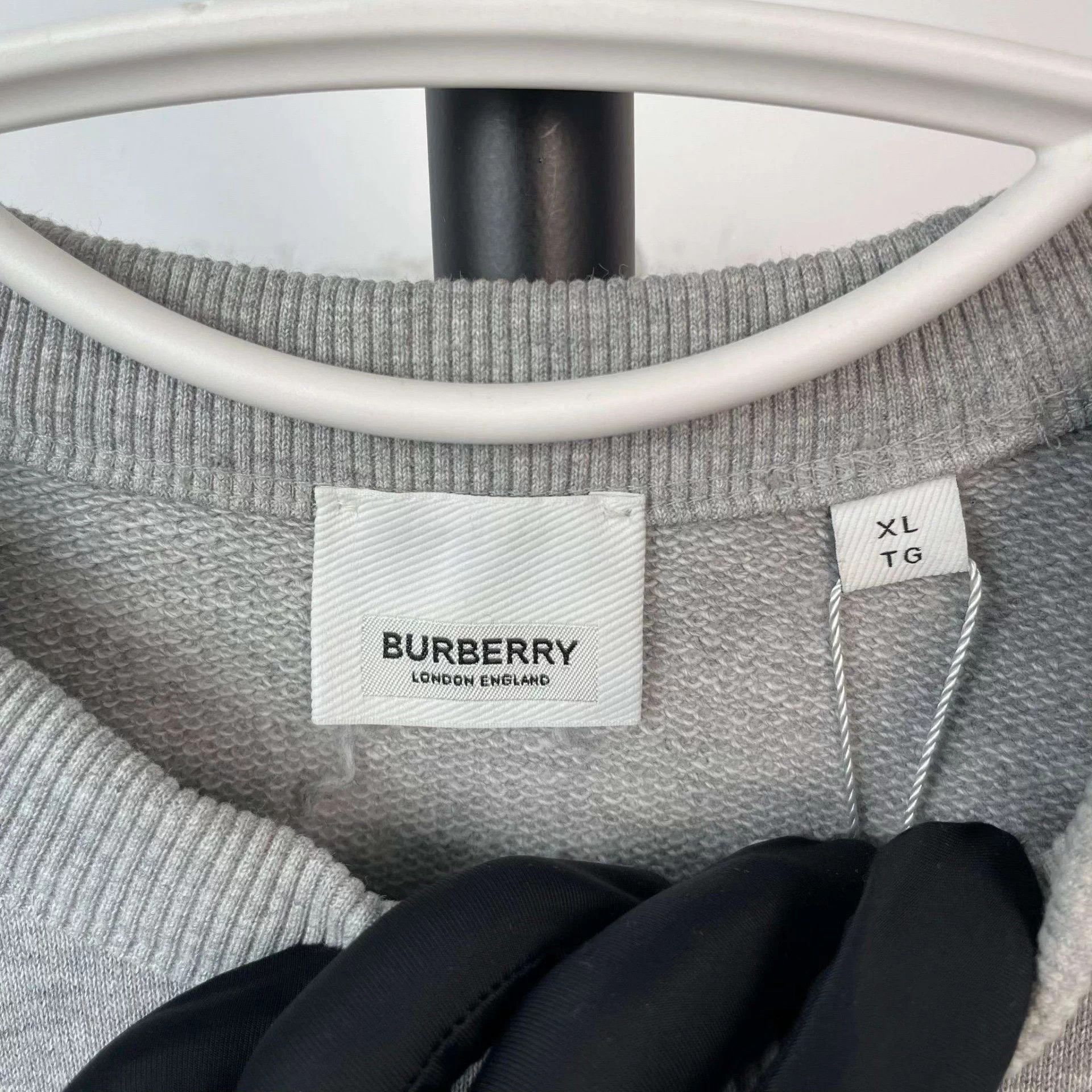 Burberry Burberry Circle Logo Sweater XL Size US XL / EU 56 / 4 - 4 Thumbnail