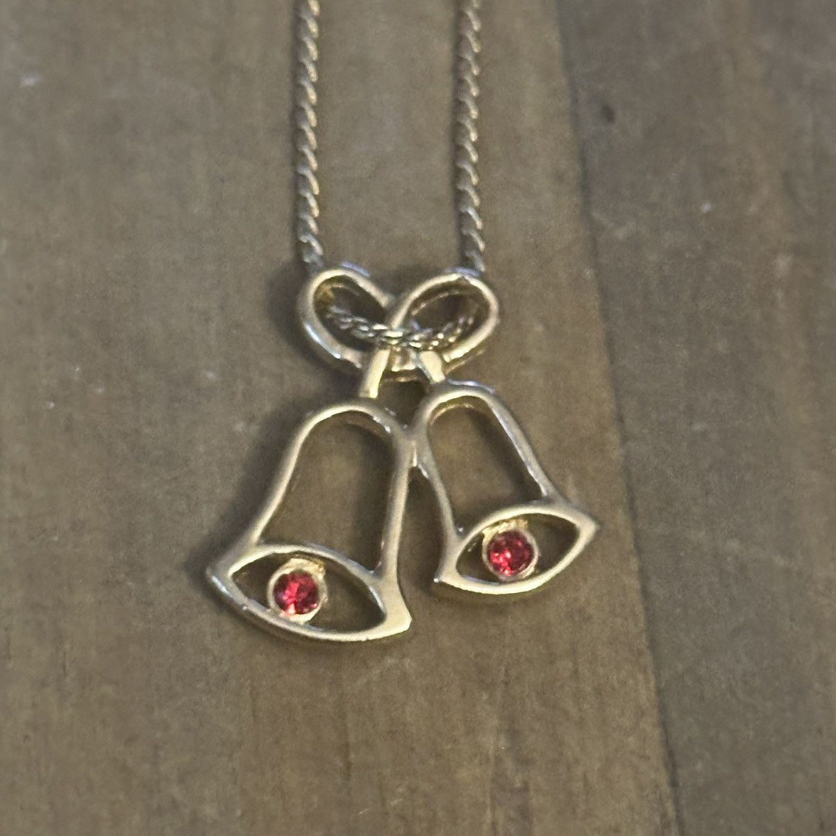 Vintage Vintage Avon jingle bells pendant necklace Size ONE SIZE - 2 Thumbnail