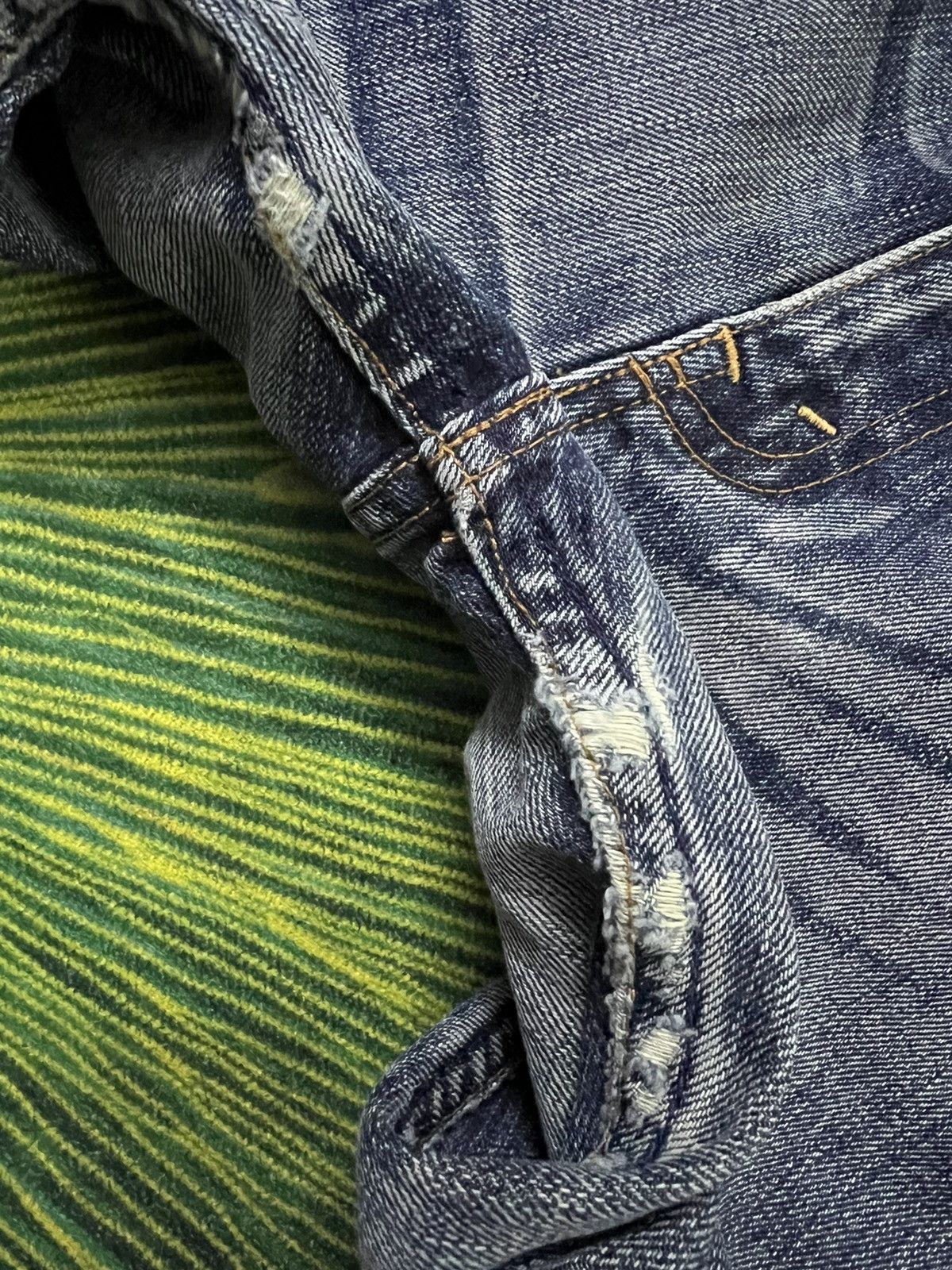 Levi's × Levi's Vintage Clothing VINTAGE LEVIS 505 DISTRESSED JEANS Size US 28 / EU 44 - 11 Thumbnail