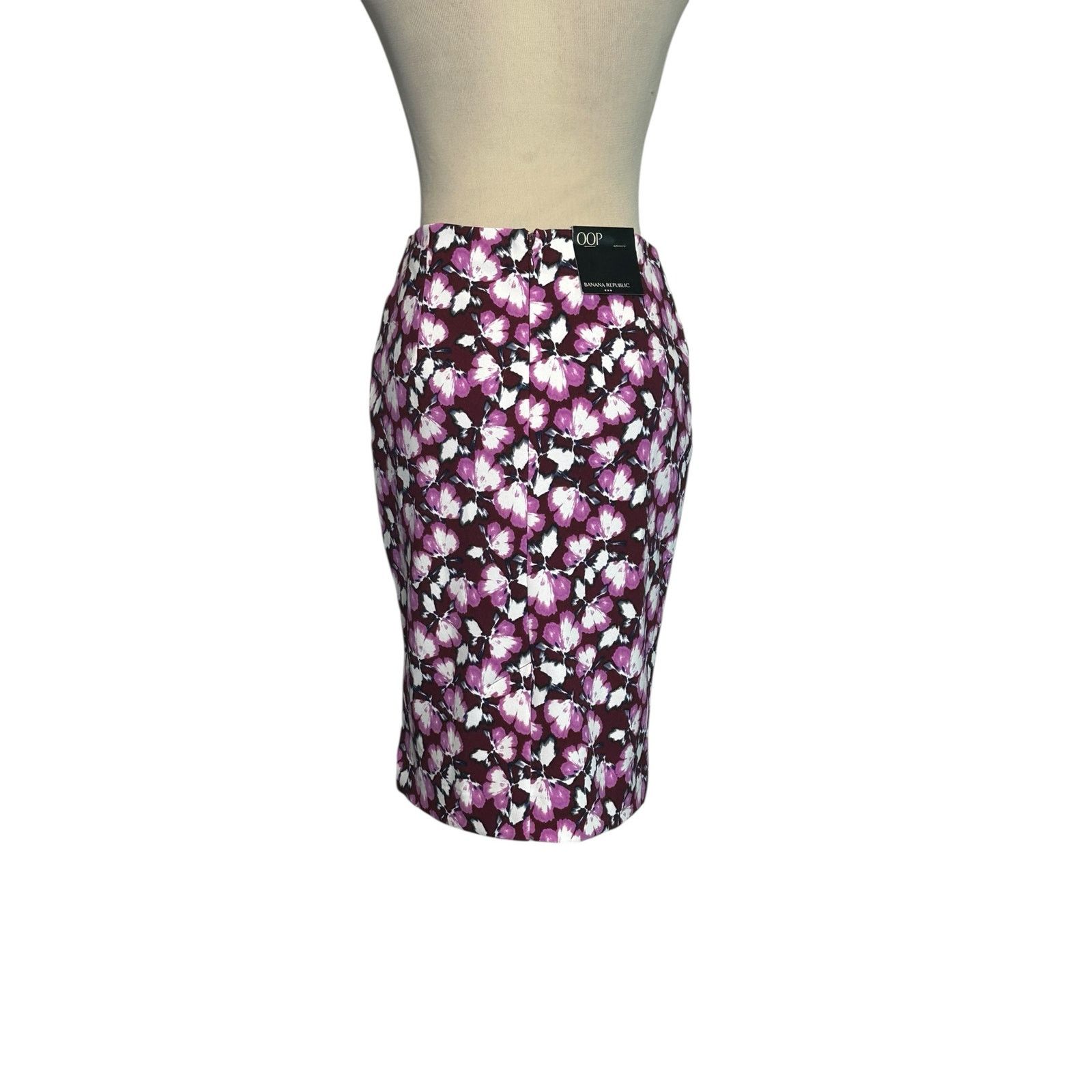 Banana Republic Banana Republic wine floral pencil skirt size 00P Size 26" / US 2 / IT 38 - 9 Thumbnail
