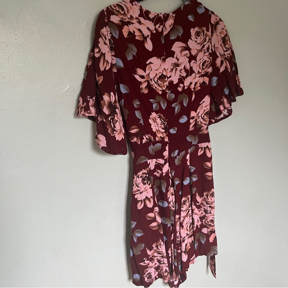 Shein Shein V Floral Tie Waist Wrap Playsuit Romper Jumpsuit Small Size 25" / US 0 / IT 36 - 5 Thumbnail