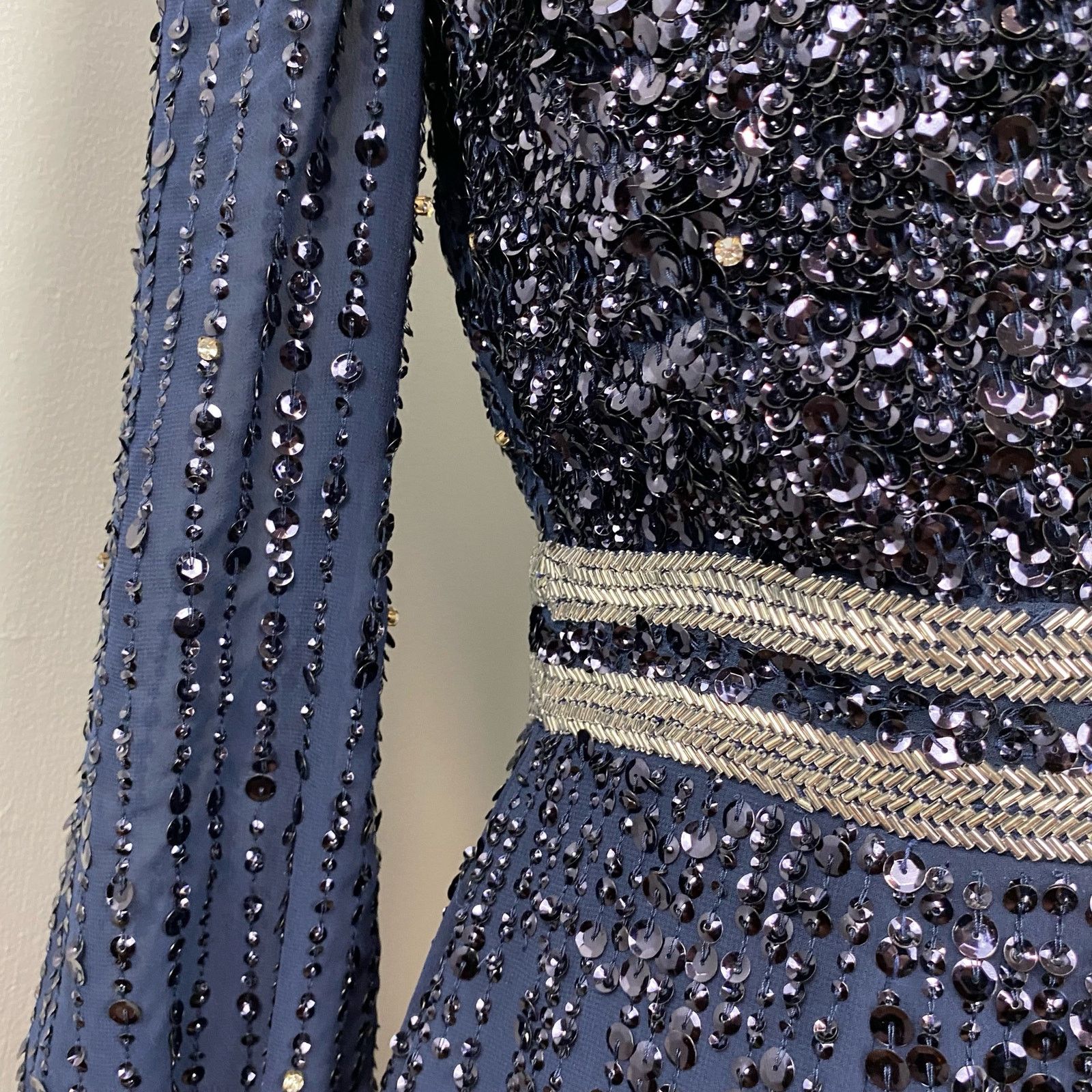 Mac Duggal Mac Duggal Midnight Sequined V Neck Bishop Sleeve Dress Sz 8 Size M / US 6-8 / IT 42-44 - 7 Thumbnail