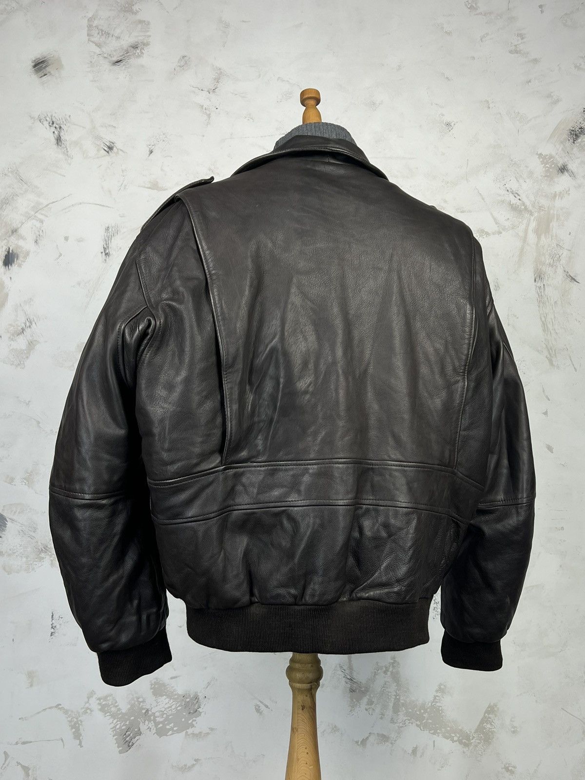 Vintage Vintage Redskins Air Force Bomber Leather Jacket Size XL-XXL Size US XXL / EU 58 / 5 - 3 Thumbnail