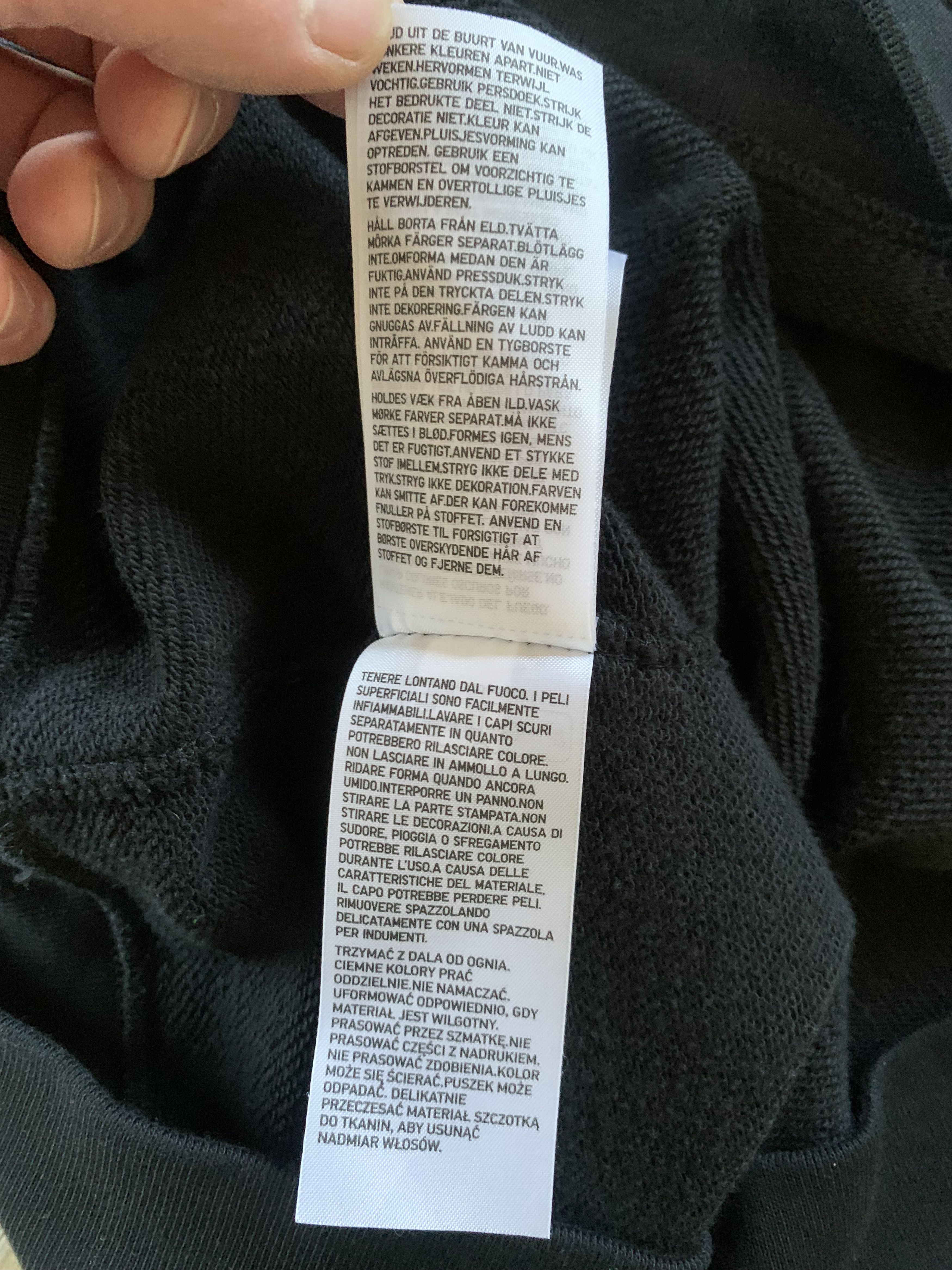 Japanese Brand Mens KAWS Uniqlo Andy Warhol Black Graphic Sweatshirt Size US M / EU 48-50 / 2 - 14 Thumbnail