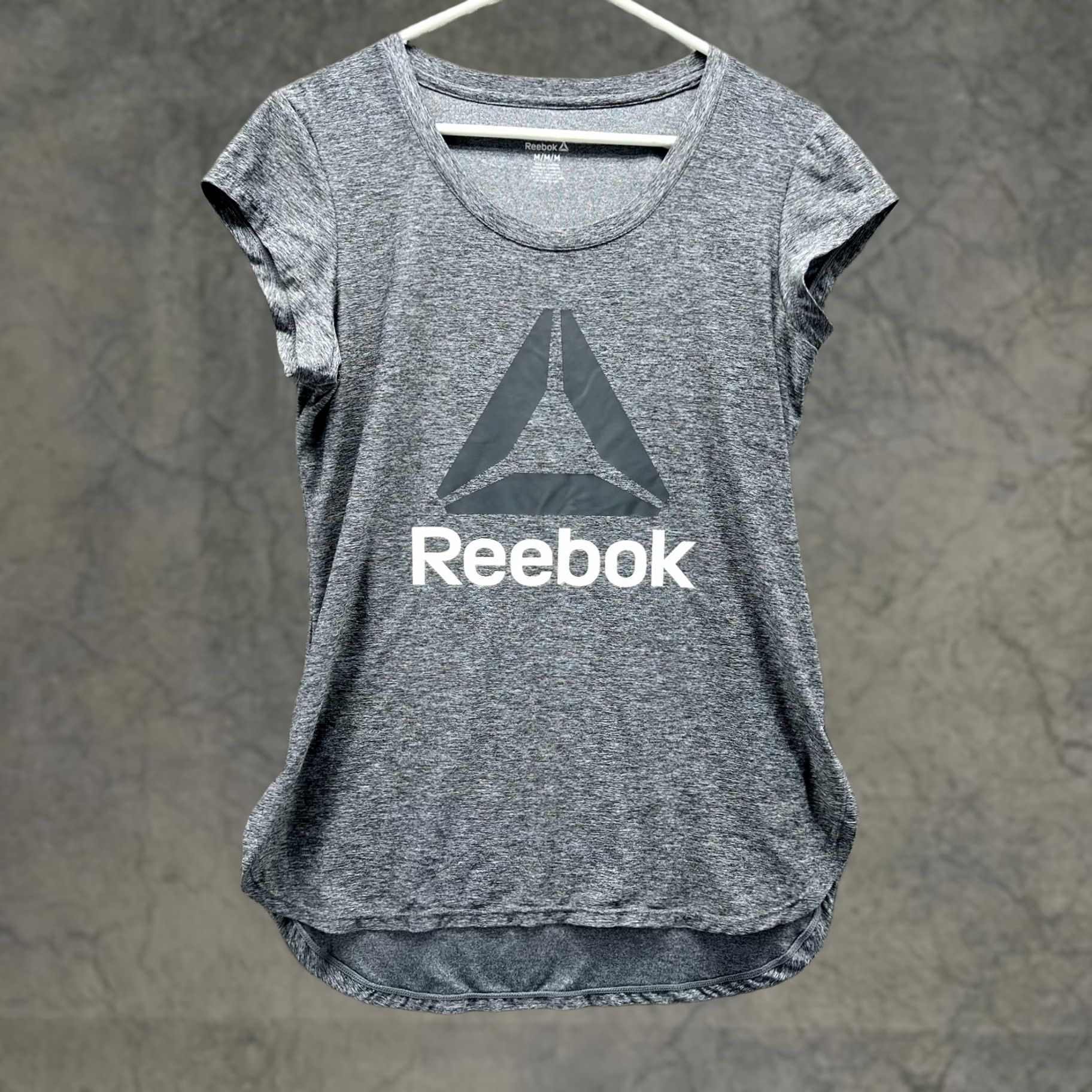 Reebok Reebok Shirt Women Medium Heather Gray Athletic Round Neck Training T-Shirt Womens Men? Size M / US 6-8 / IT 42-44 - 1 Thumbnail