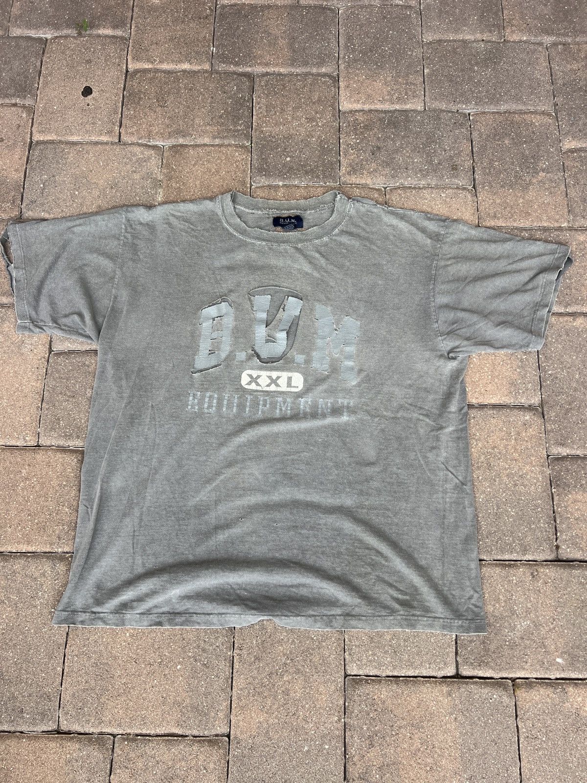 Other Vintage 90s Thrashed Bum Equipment Tee (L 22x26.5) Size US L / EU 52-54 / 3 - 1 Thumbnail