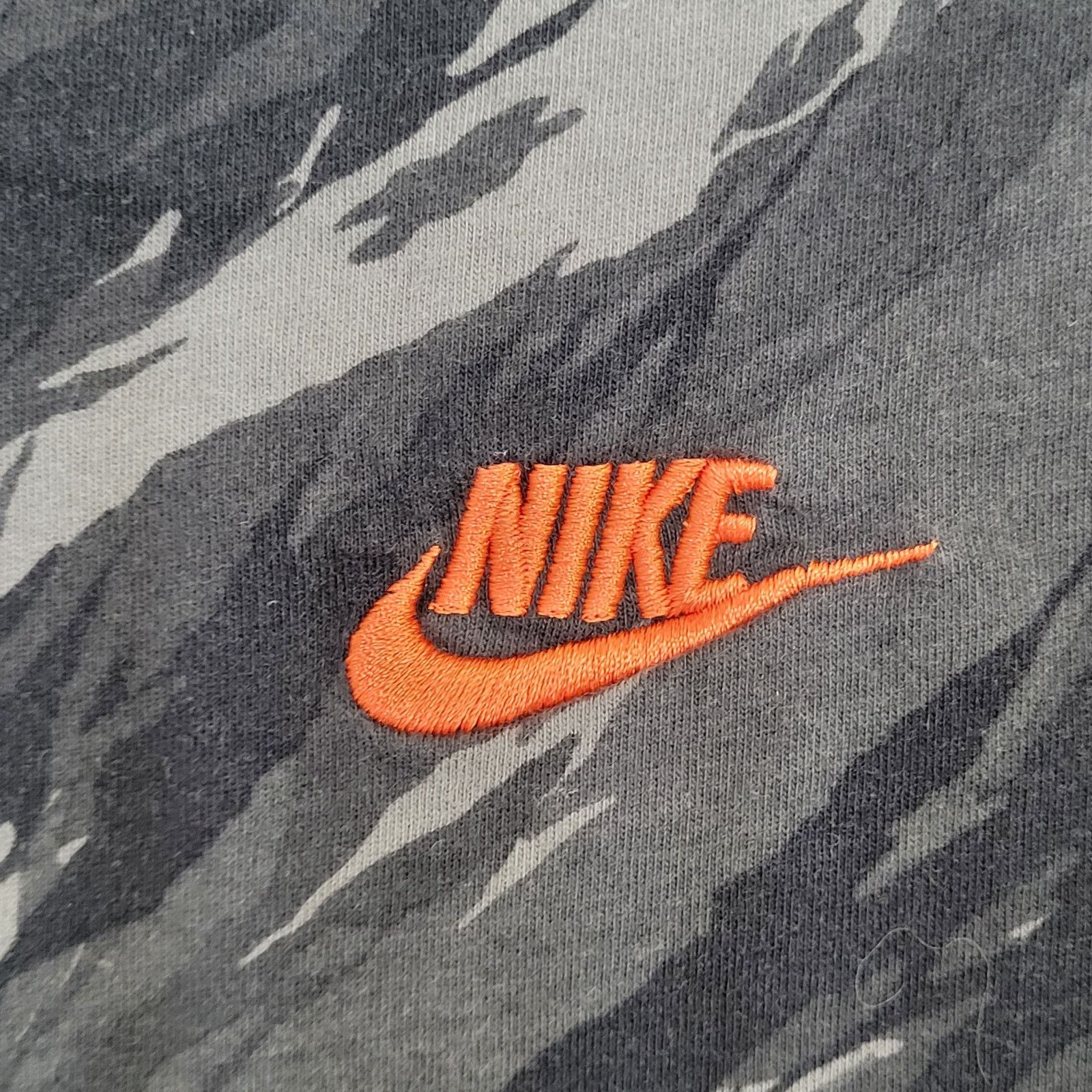 Nike NIKE Tiger-Stripe Camo Shirt M/L 21x25 Diagonal Brushstroke Size US L / EU 52-54 / 3 - 8 Thumbnail