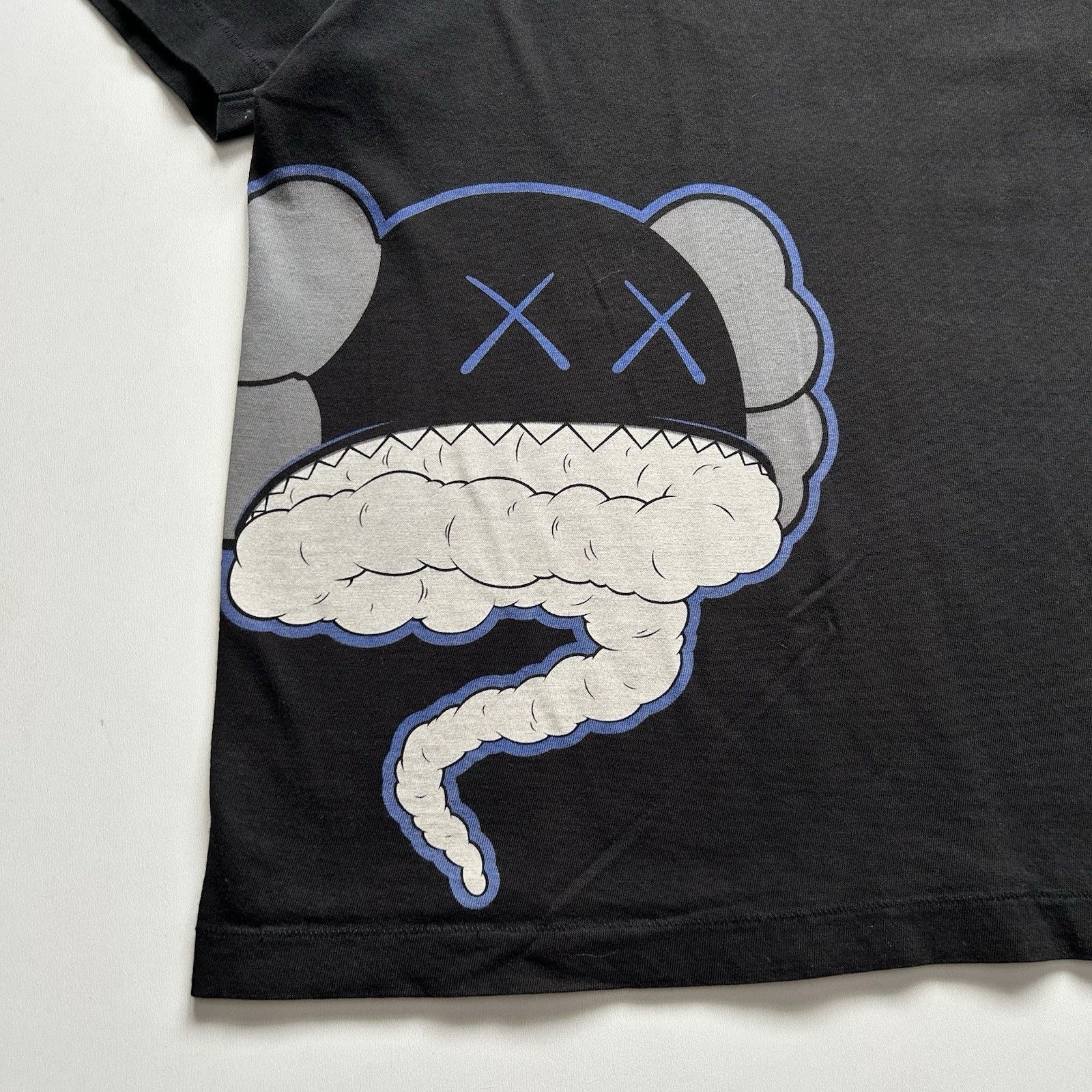 Kaws × Uniqlo KAWS x Uniqlo UT Companion Shirt Black Small Smoke Head XX Size US S / EU 44-46 / 1 - 2 Thumbnail