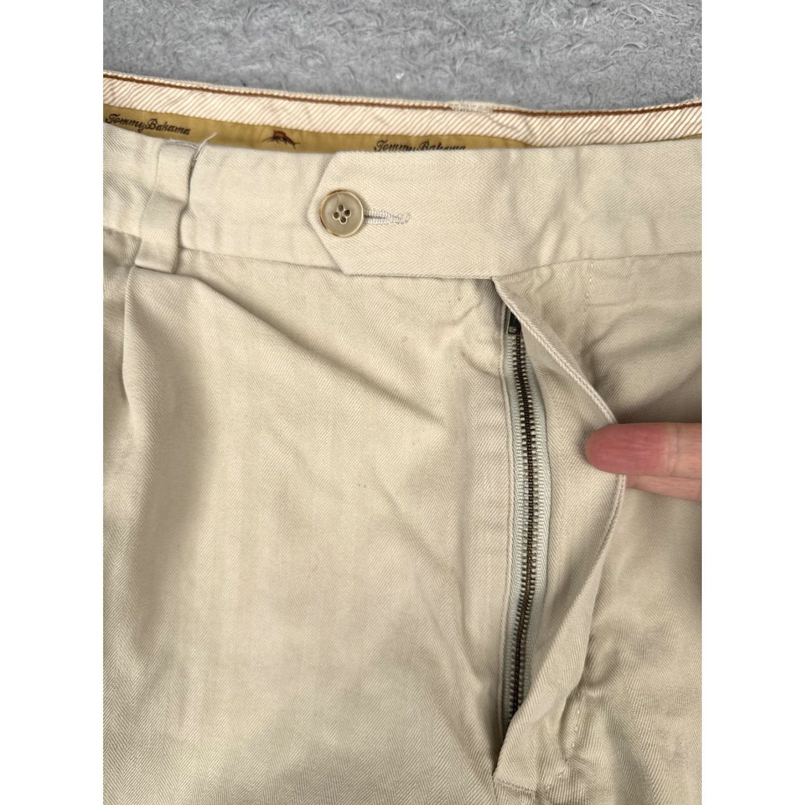 Tommy Bahama Tommy Bahama Shorts Mens 40 Khaki Silk Blend Pleated Chino Golf Herringbone Size US 40 / EU 56 - 6 Thumbnail