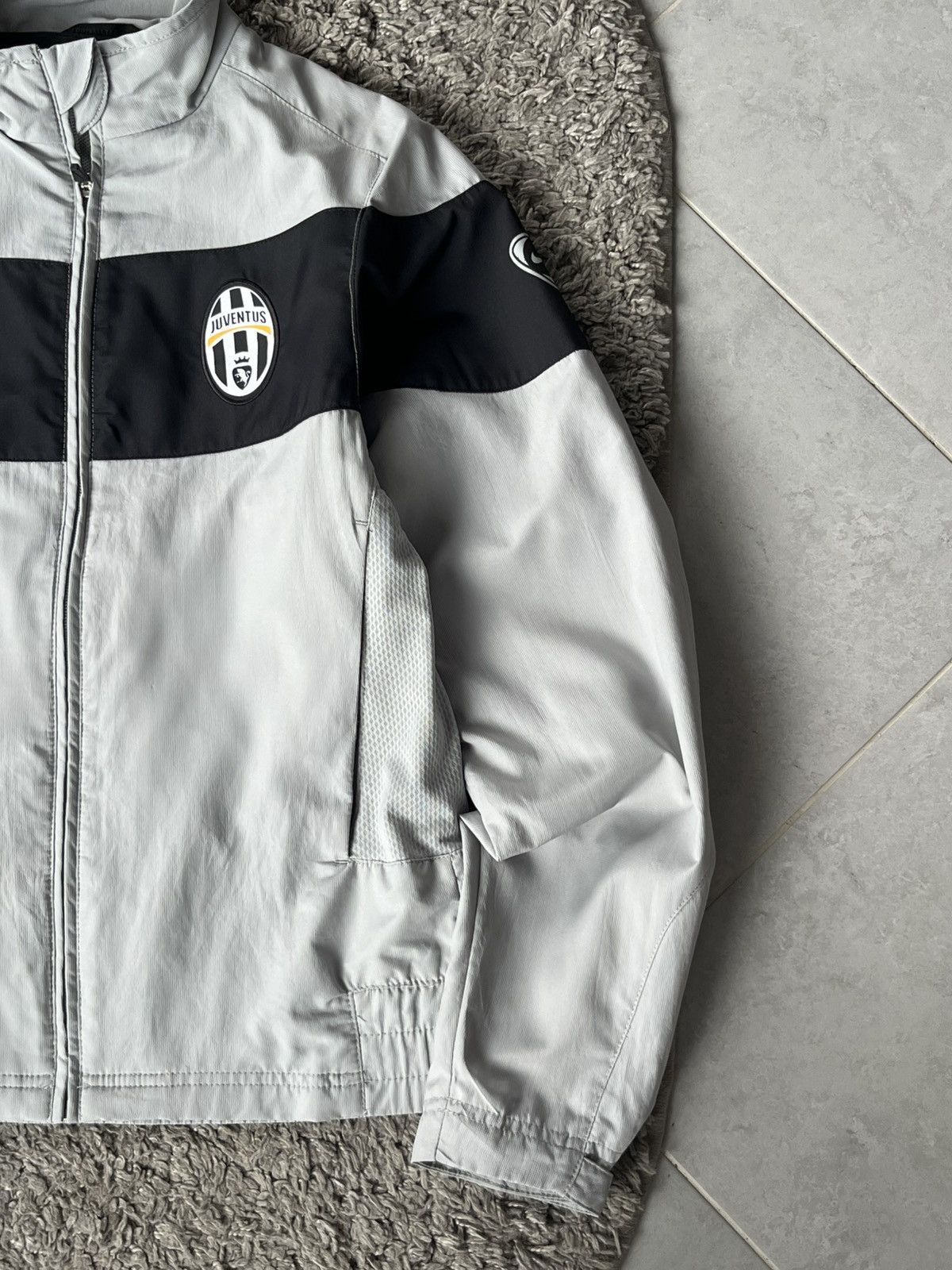 Nike Vintage Nike Light Jacket Soccer football team Juventus Size US S / EU 44-46 / 1 - 3 Thumbnail