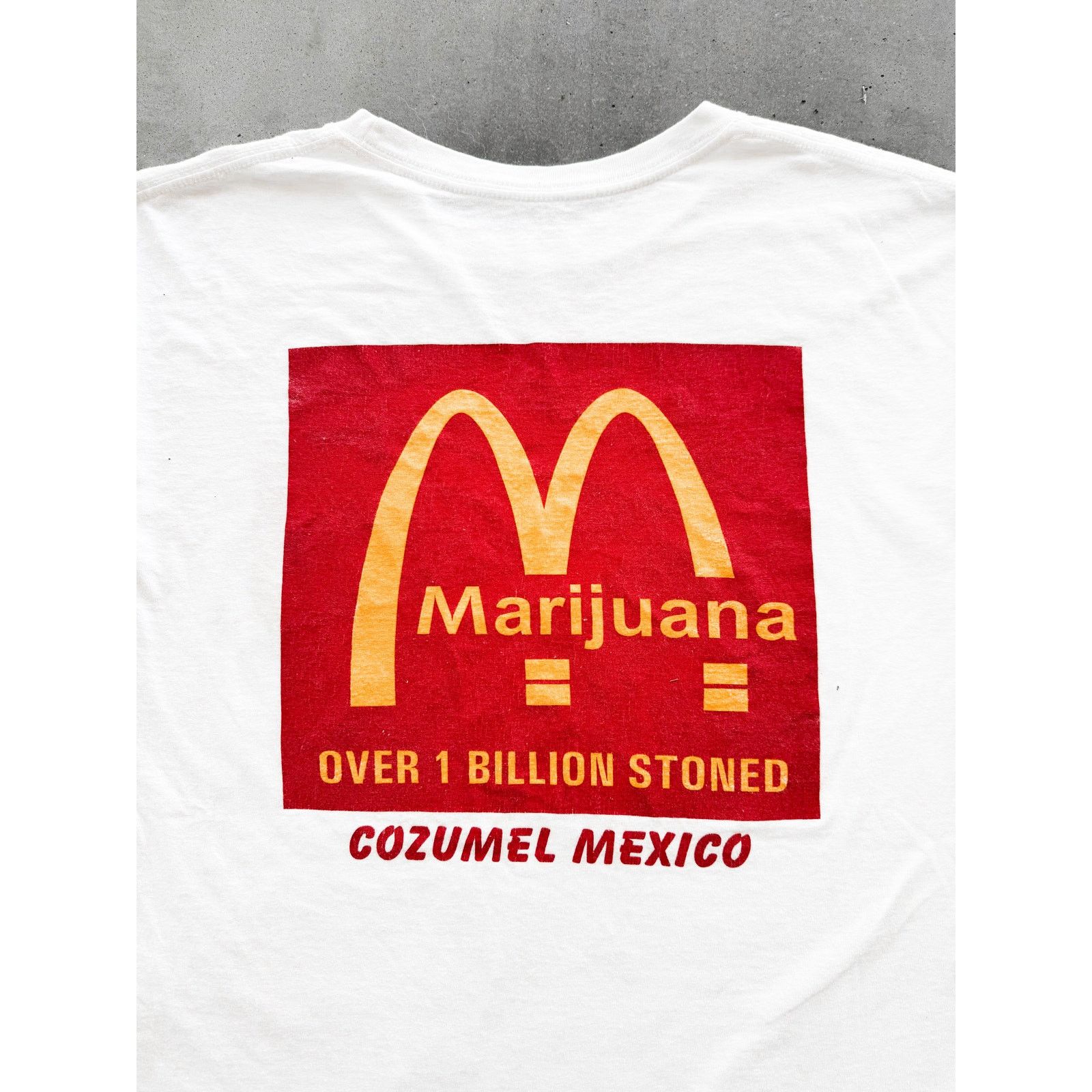Vintage 2000s "One Billion Stoned" Parody Tee Size L Size US L / EU 52-54 / 3 - 2 Thumbnail