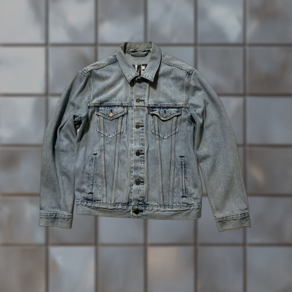 Levi's Levis Strauss Peacemaker Embroidered Button Denim Jean Trucker Jacket Sz. M Mens Blue Denim Jacket Button Embroidered Trucker Jeans Size US 31 - 1 Thumbnail