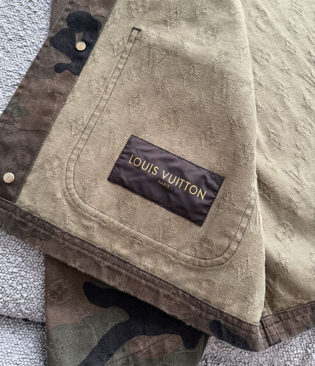 Louis Vuitton × Supreme LOUIS VUITTON x SUPREME CAMO MONOGRAM DENIM TRUCKER JACKET Size US S / EU 44-46 / 1 - 13 Thumbnail