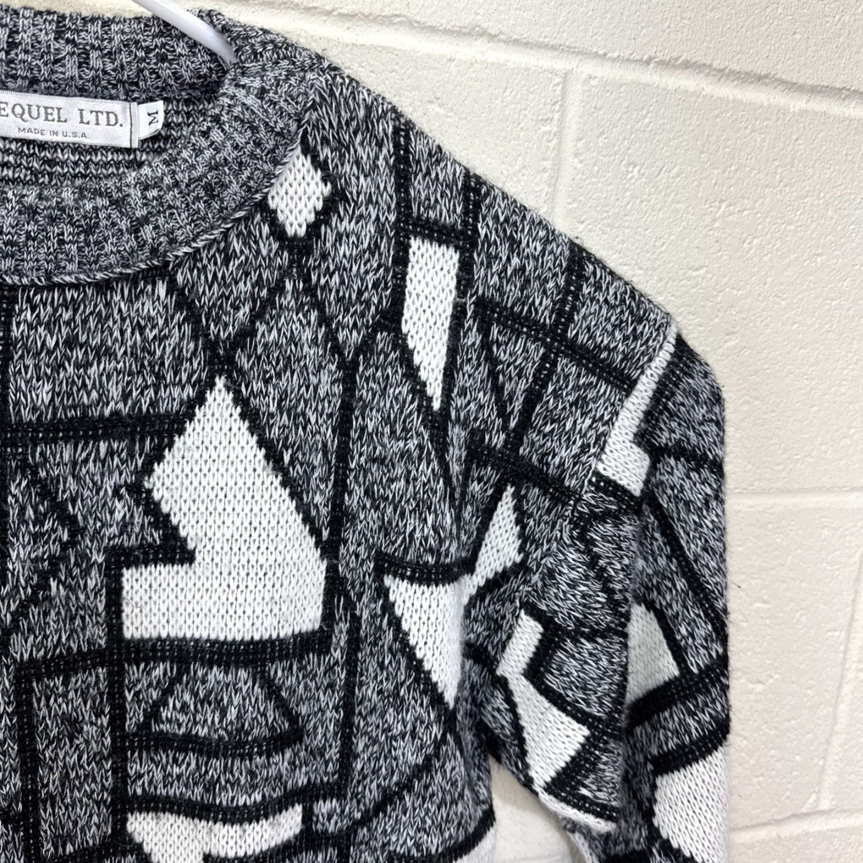 Liz Claiborne VINTAGE Claiborne Sweater Adult Medium Gray Geometric Wool Blend Pullover Crew Neck Long Sleeve Mens Size US M / EU 48-50 / 2 - 6 Thumbnail