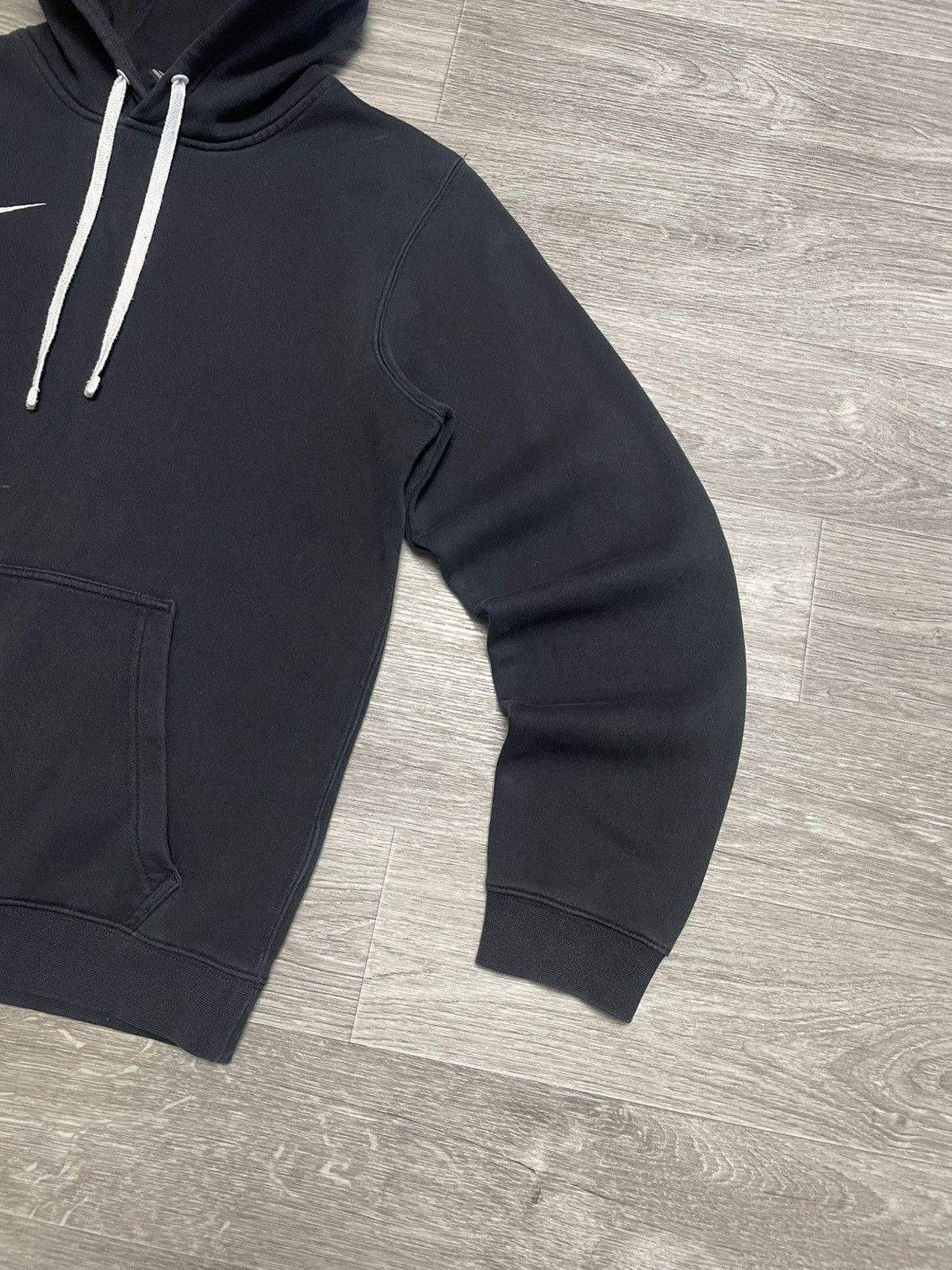 Nike Vintage Nike Black Hoodie Swoosh Logo Y2K Size US S / EU 44-46 / 1 - 5 Thumbnail