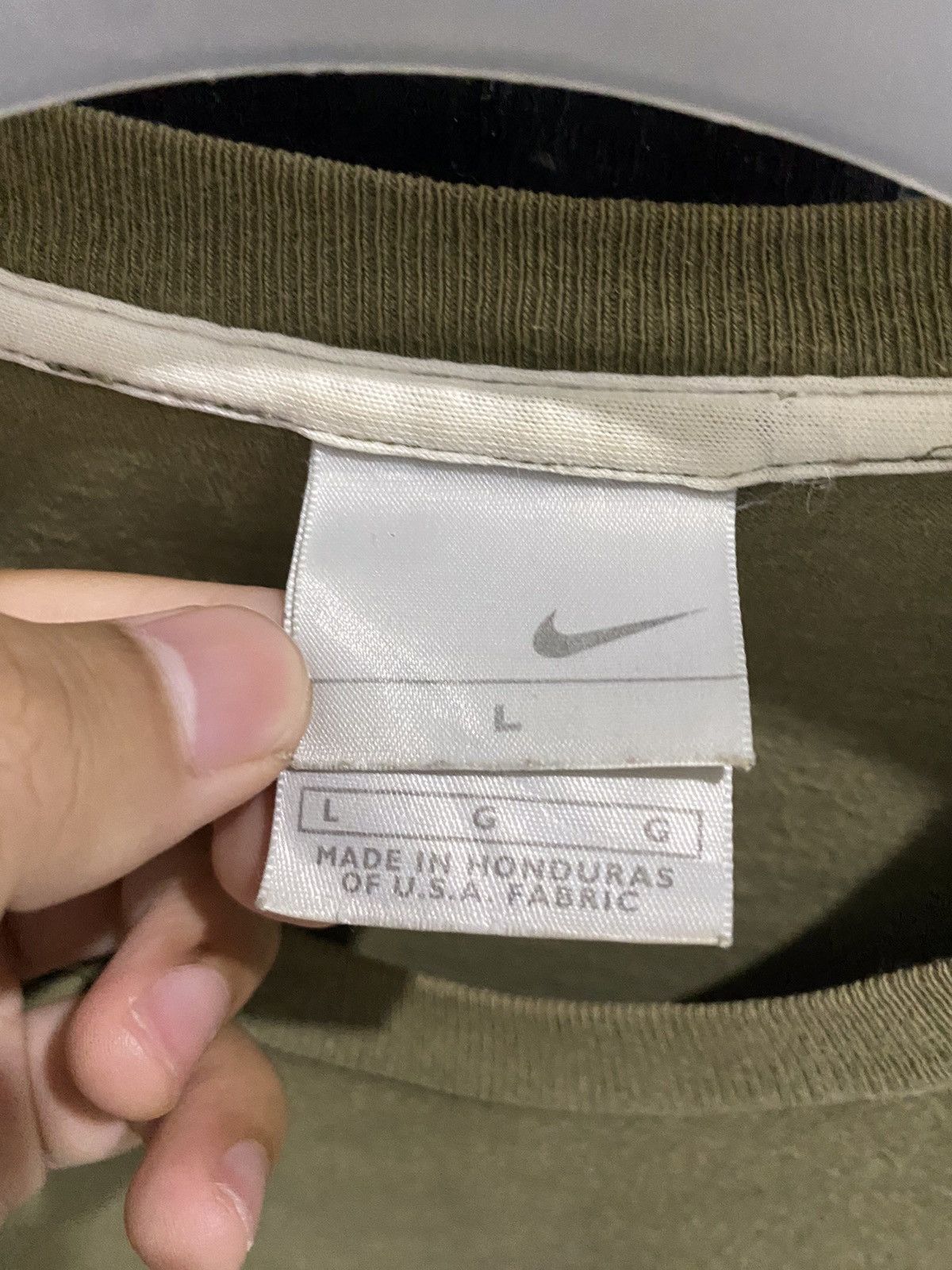 Nike Vintage nike small swoosh olive green tee Size US L / EU 52-54 / 3 - 5 Thumbnail