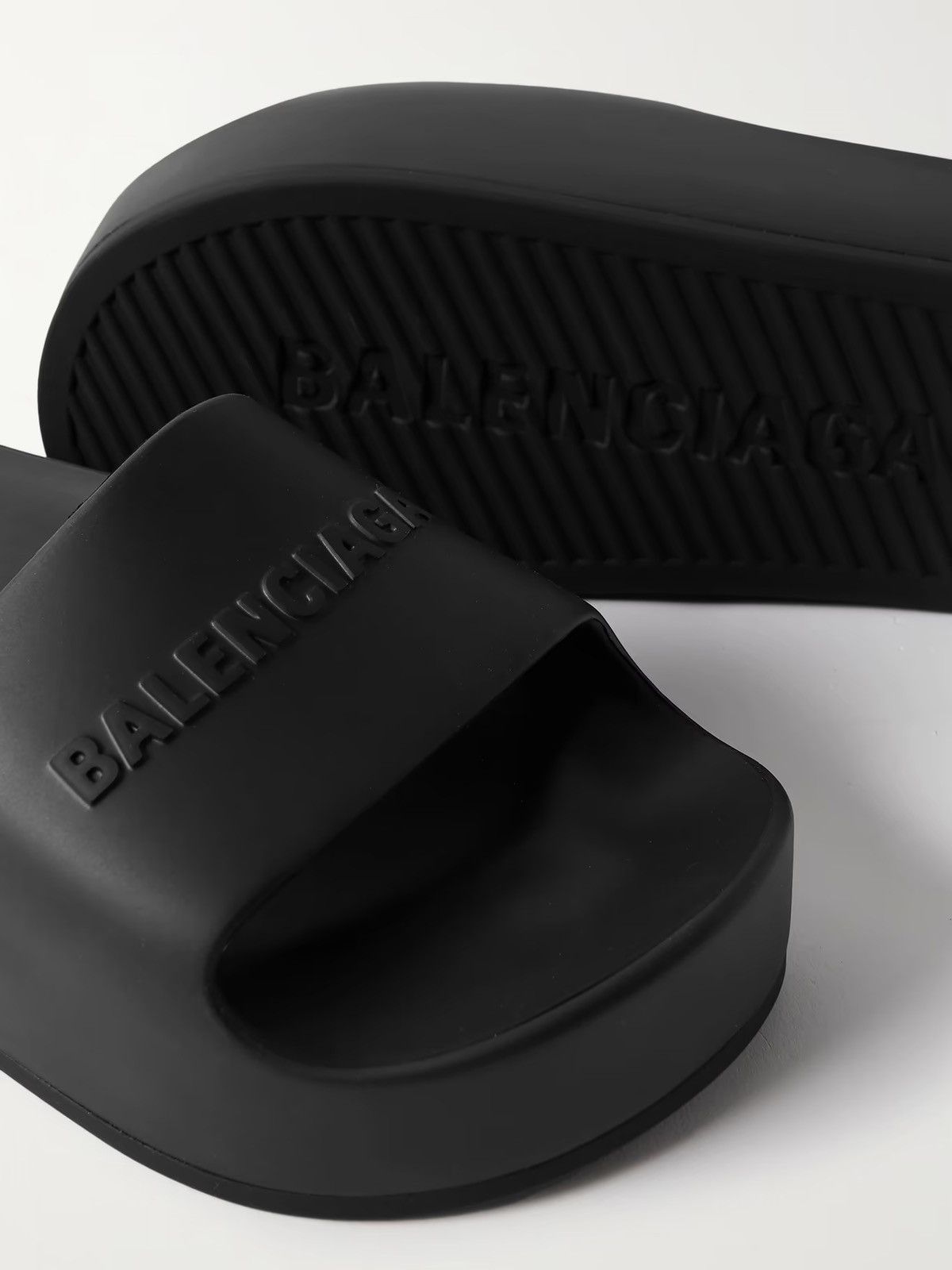 Balenciaga Balenciaga WOMEN'S CHUNKY SLIDE SANDAL IN BLACK rubber Size US 11 / IT 41 - 1 Thumbnail