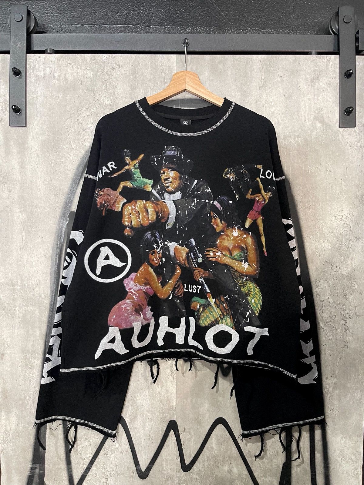 Other Auhlot ‘Dolemite’ Distressed Long Sleeve Size US L / EU 52-54 / 3 - 1 Thumbnail