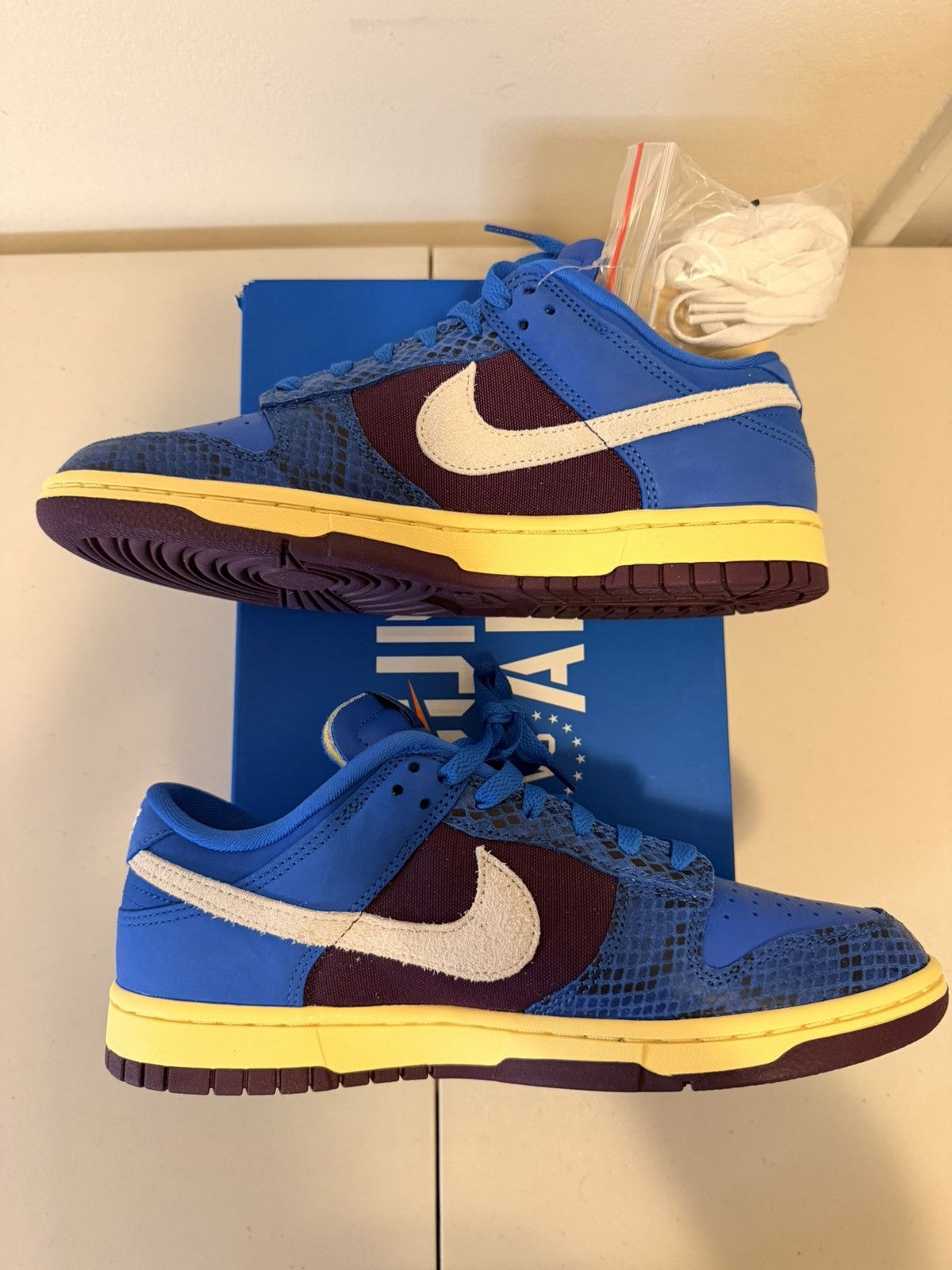 Nike × Undefeated Nike Dunk Low Undefeated 5 On It Dunk VS. AFI Signal Blue Size US 8.5 / EU 41-42 - 2 Thumbnail