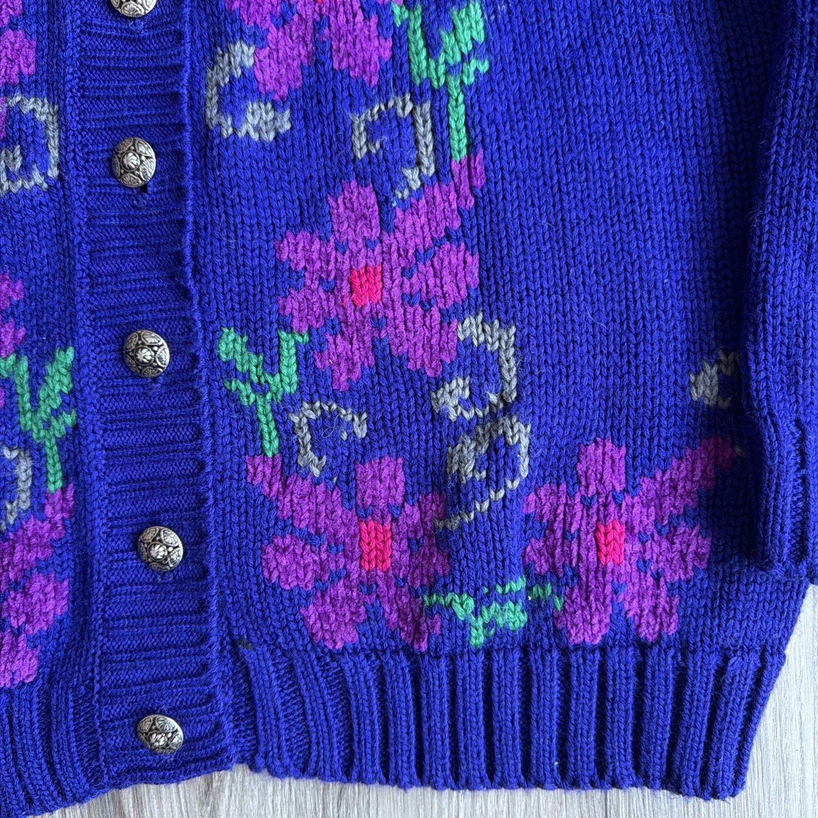 Norman Russell Vintage Purple Flower Silver Button Wool Cardigan Sweater L Size L / US 10 / IT 46 - 2 Thumbnail