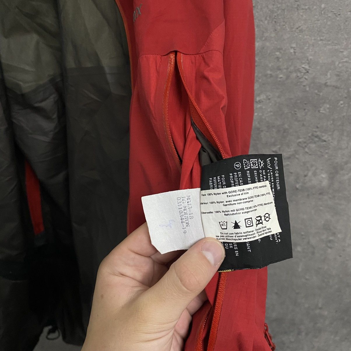 Arc'teryx Men's Arcteryx Beta Gore-Tex Jacket Size US L / EU 52-54 / 3 - 20 Thumbnail
