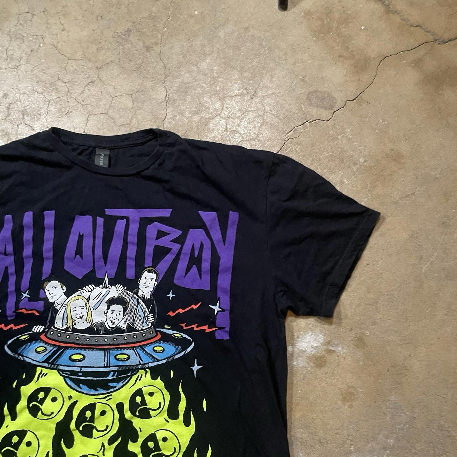Gildan Fall Out Boy So Much for Tourdust T-Shirt Size XL Size US XL / EU 56 / 4 - 4 Thumbnail