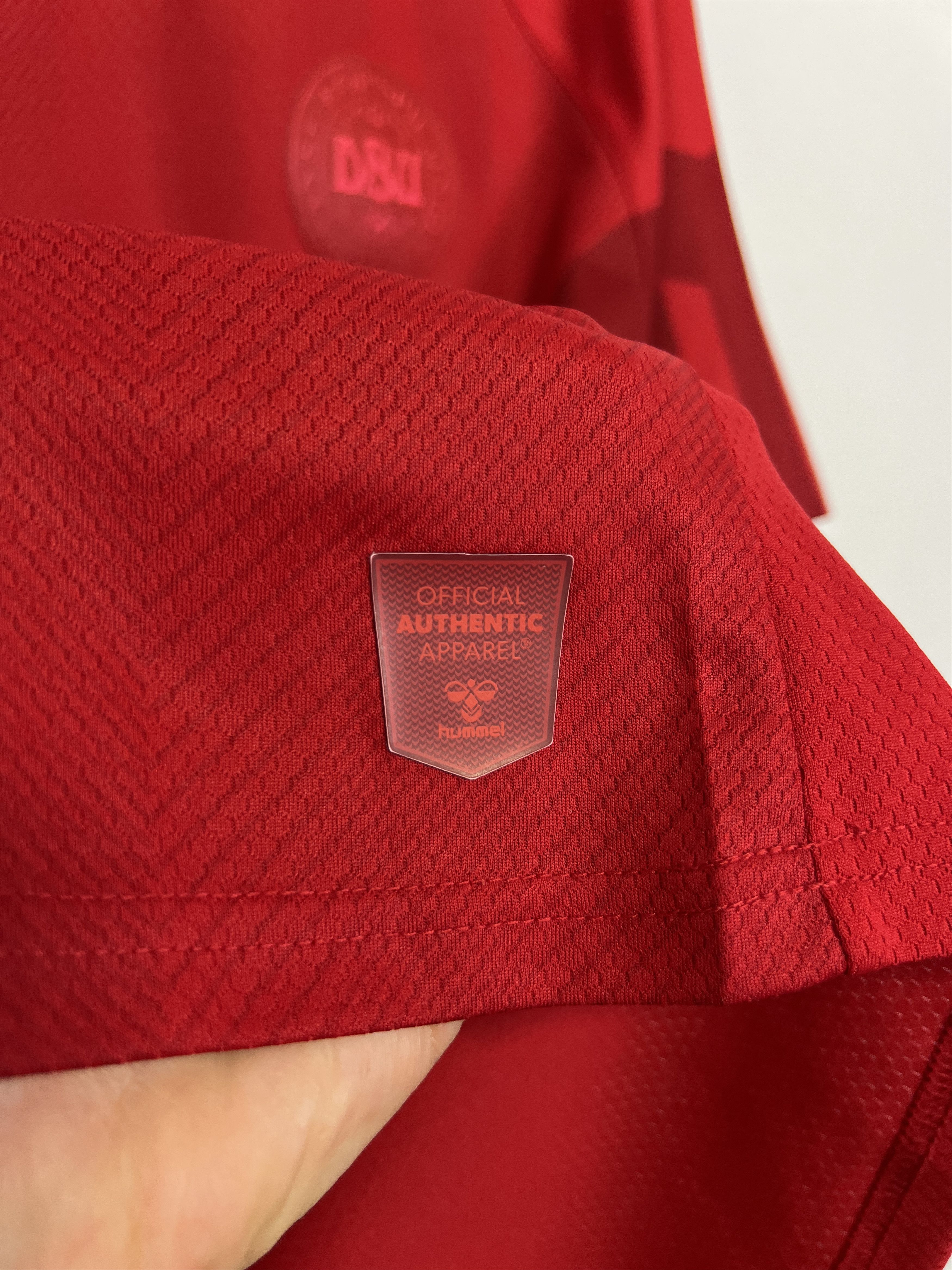 Hummel Denmark Home football shirt 2022 Soccer #10 Eriksen Jersey Size US XL / EU 56 / 4 - 4 Thumbnail