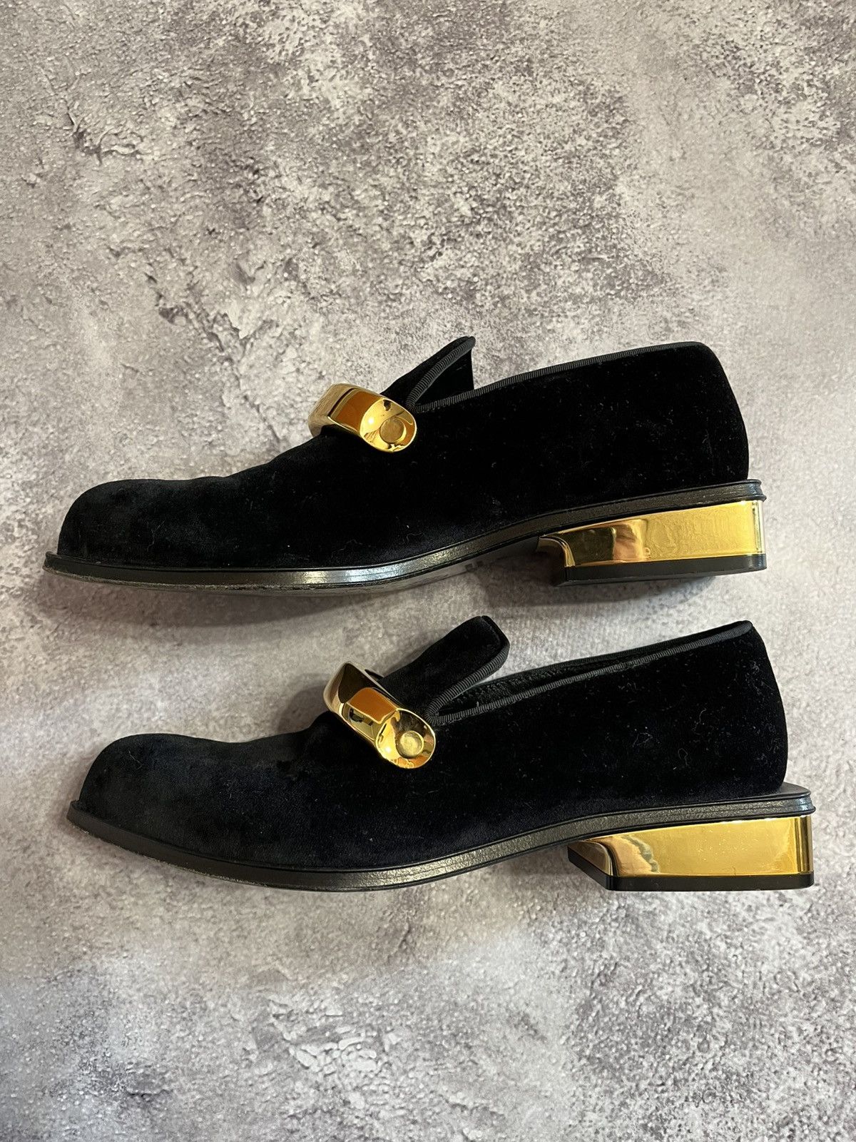 Alexander McQueen Alexander McQueen Punk Charm Bar Velvet Loafers Size US 7 / IT 37 - 3 Thumbnail