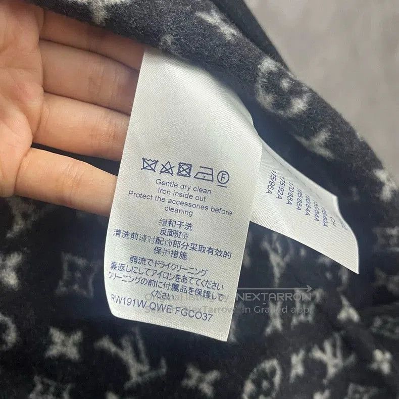 Louis Vuitton Louis Vuitton Black Logo Wool Hooded Coat. Size US S / EU 44-46 / 1 - 3 Thumbnail