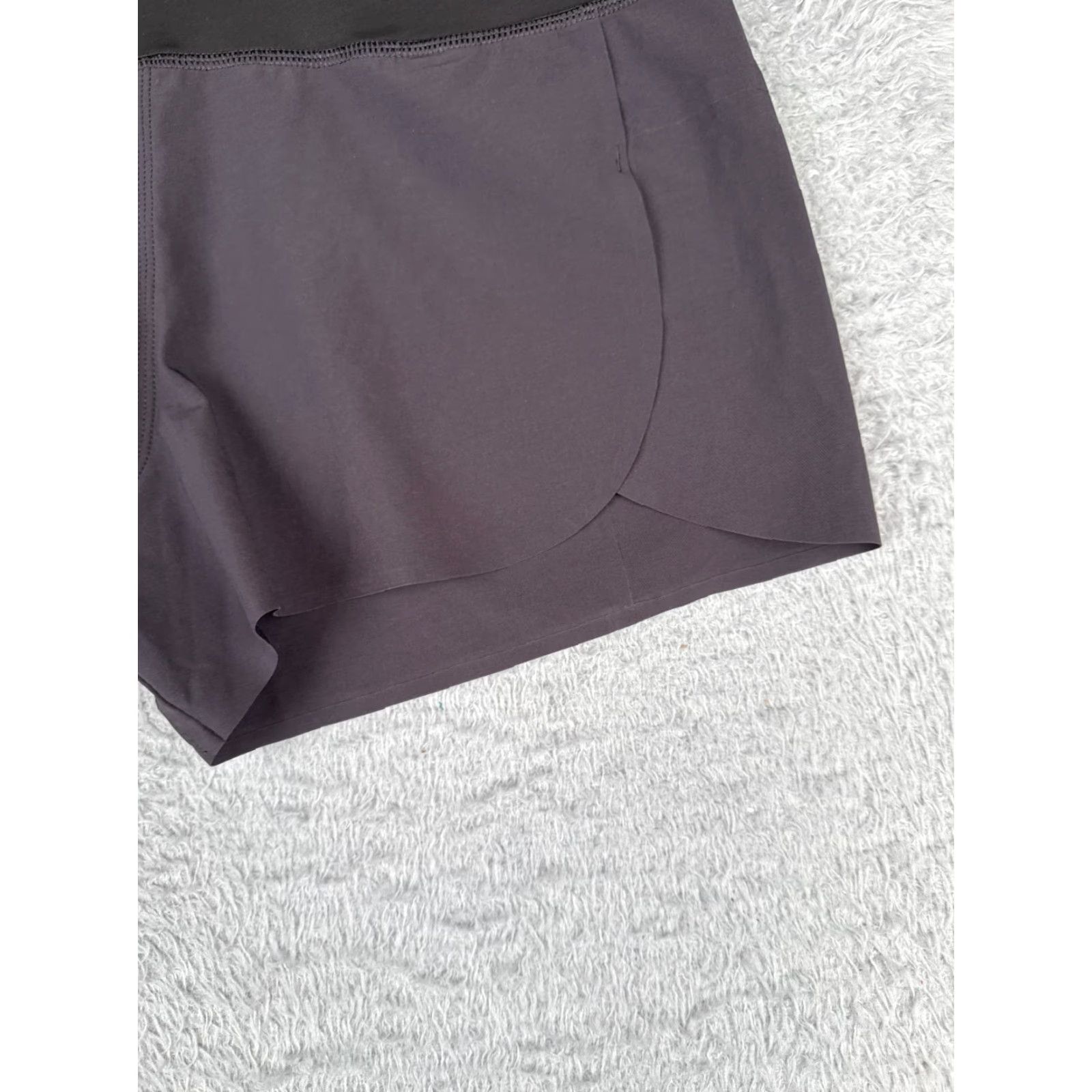 Patagonia Patagonia Shorts Womens Medium Black Elastic Sweat Rear Pocket Run Running 34x4 Size 32" / US 10 / IT 46 - 2 Thumbnail