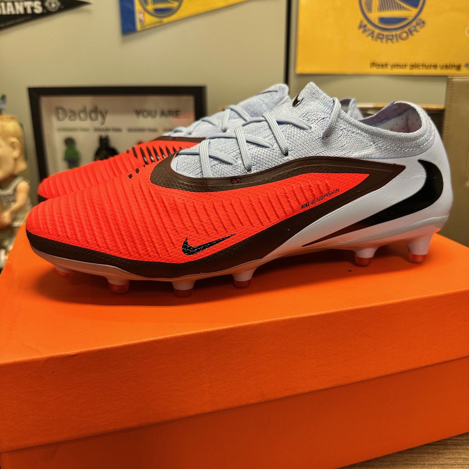 Nike Nike Phantom 6 Low Pro Artificial-Grass Football Boot Size US 7.5 / EU 40-41 - 1 Thumbnail