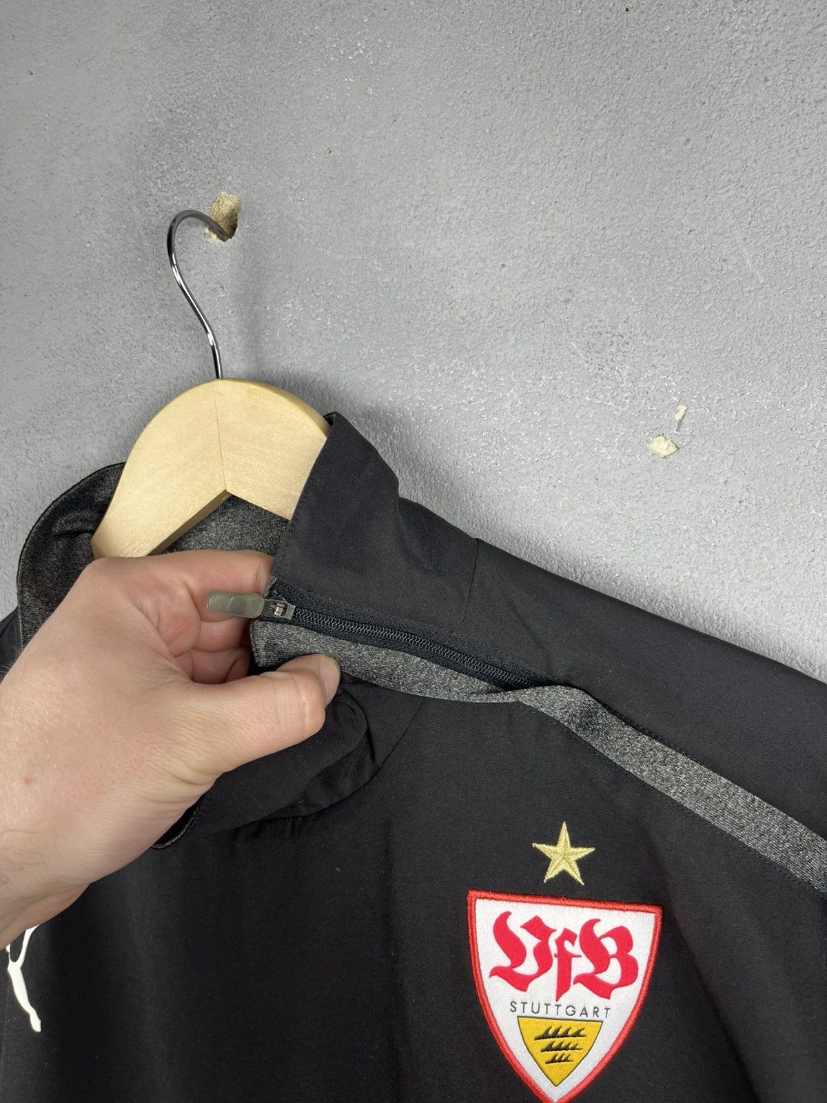 Puma Puma VfB Stuttgart Mens Training jacket mercedes benz bank Size US XL / EU 56 / 4 - 5 Thumbnail