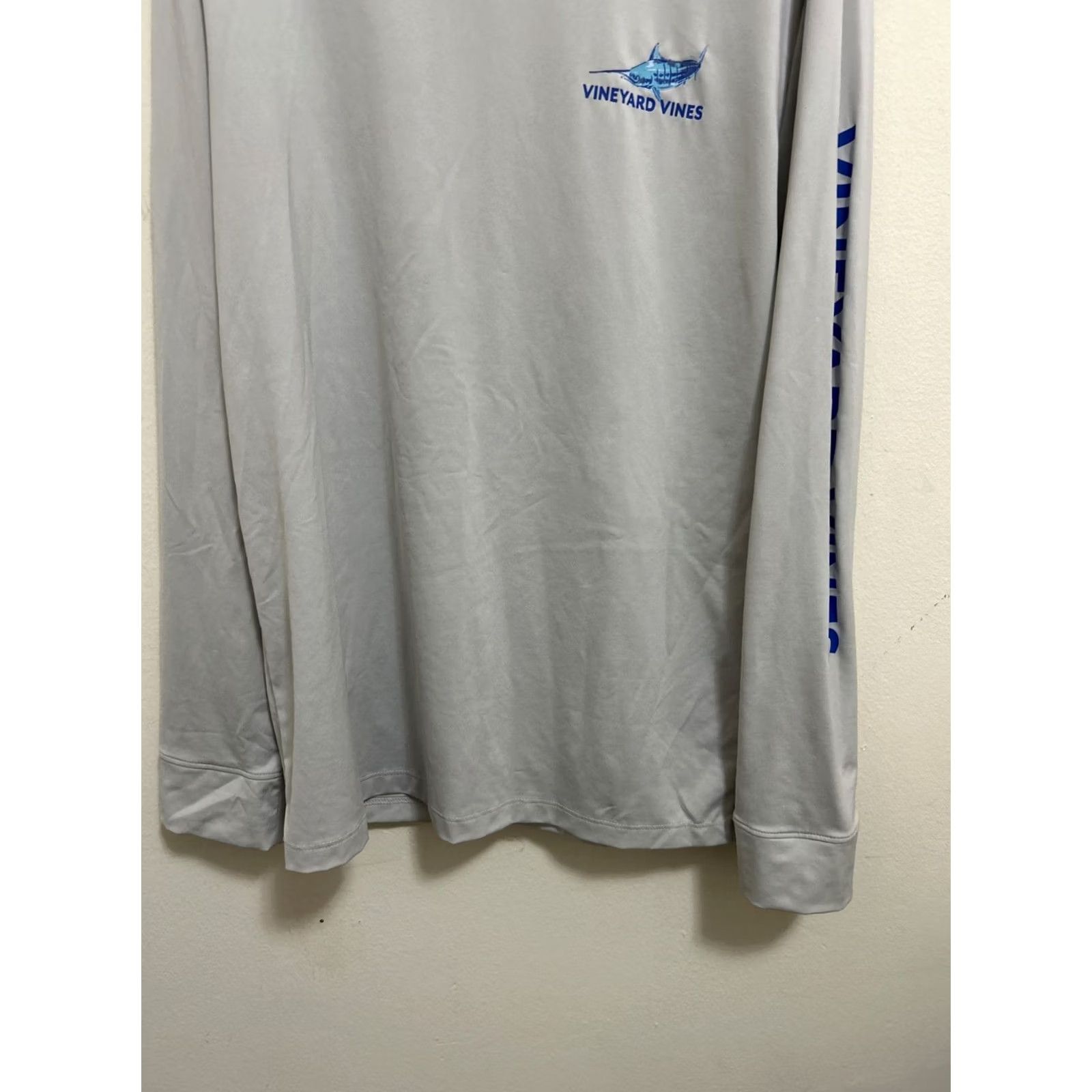 Vineyard Vines Vineyard Vines Performance Shirt Mens XS Long Sleeve Gray Crew Neck Printed? No—Solid Pattern, Breathable, Stretch, Tagless, Polyester Spandex, Per u Size US XS / EU 42 / 0 - 3 Thumbnail